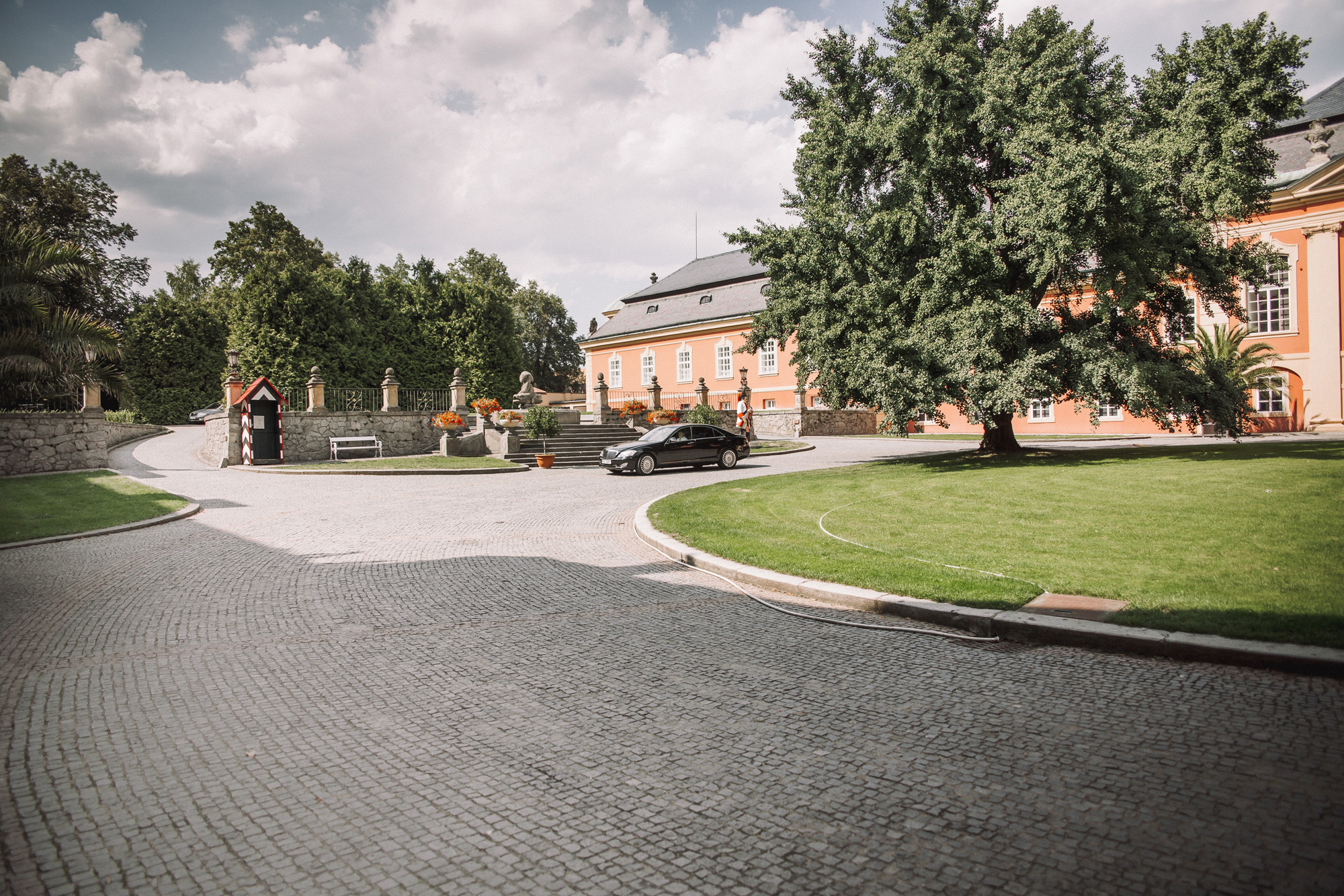 Romantic wedding in Prague. Wedding and portrait photographer in Poland Vitali Frozen