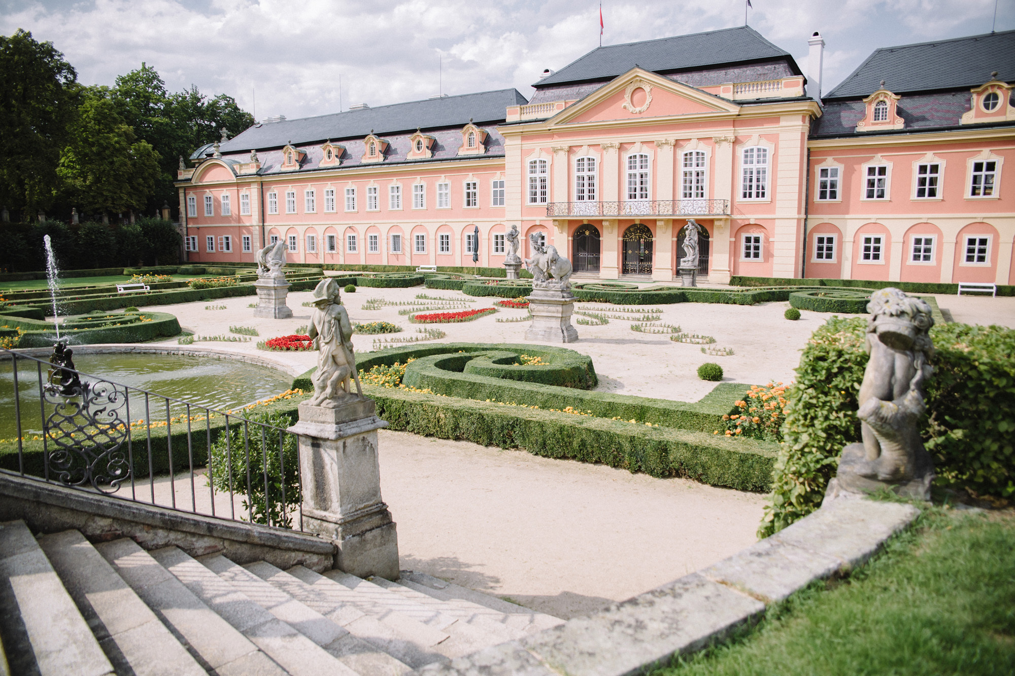 Romantic wedding in Prague. Wedding and portrait photographer in Poland Vitali Frozen