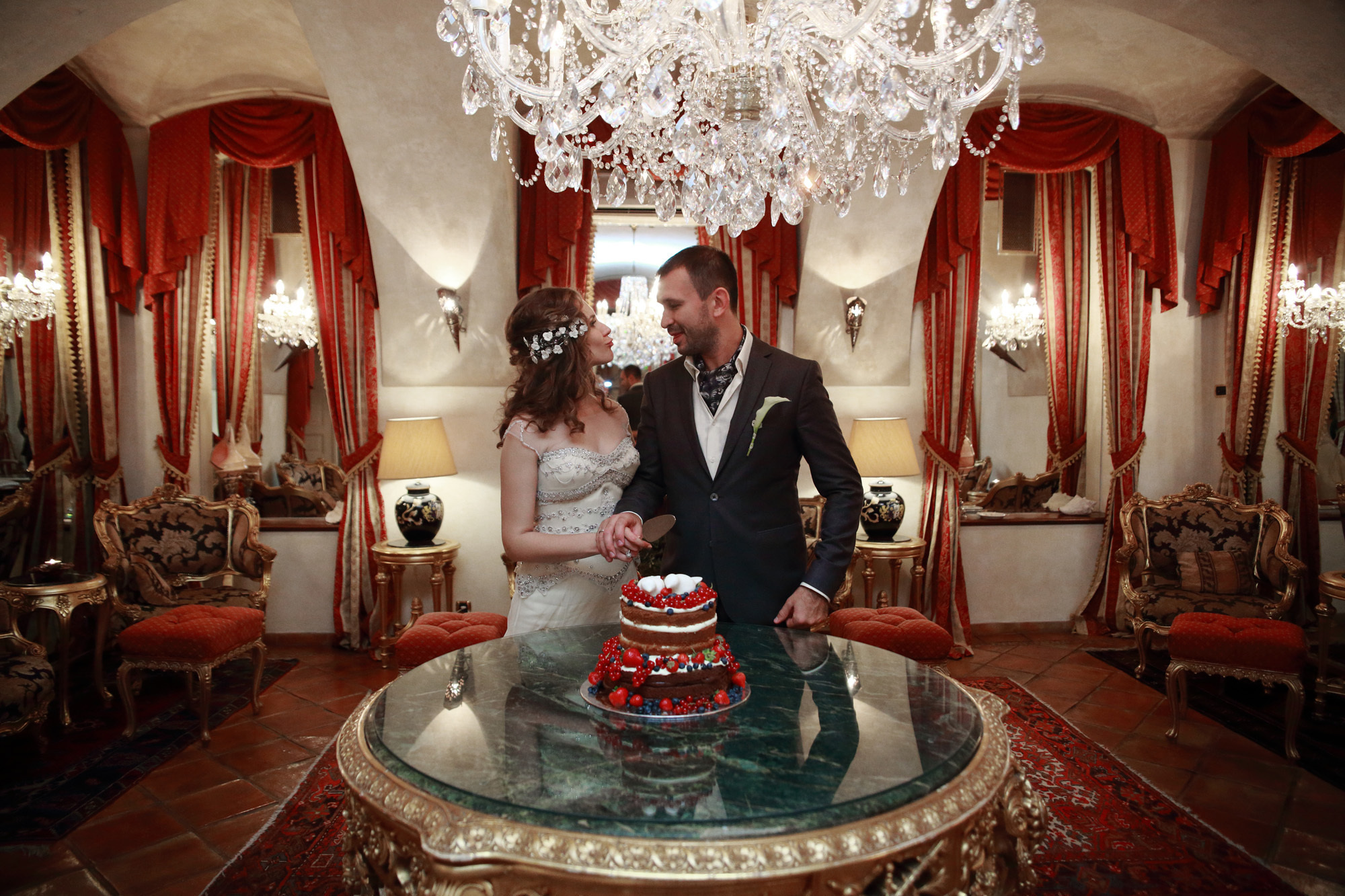 Romantic wedding in Prague. Wedding and portrait photographer in Poland Vitali Frozen