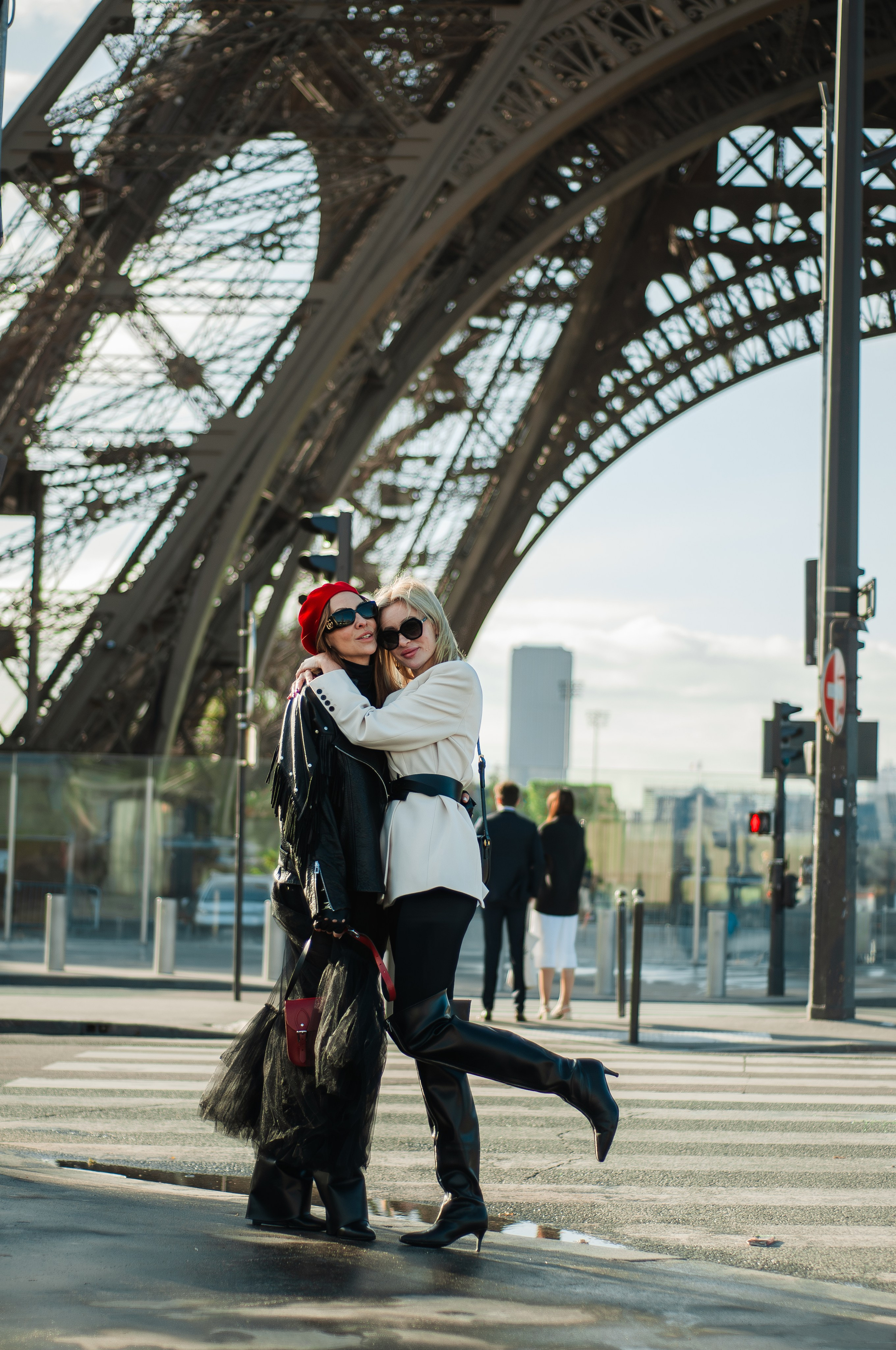 Фотосессия с подругой в Париже. Фотограф в Париже Полина Осипова