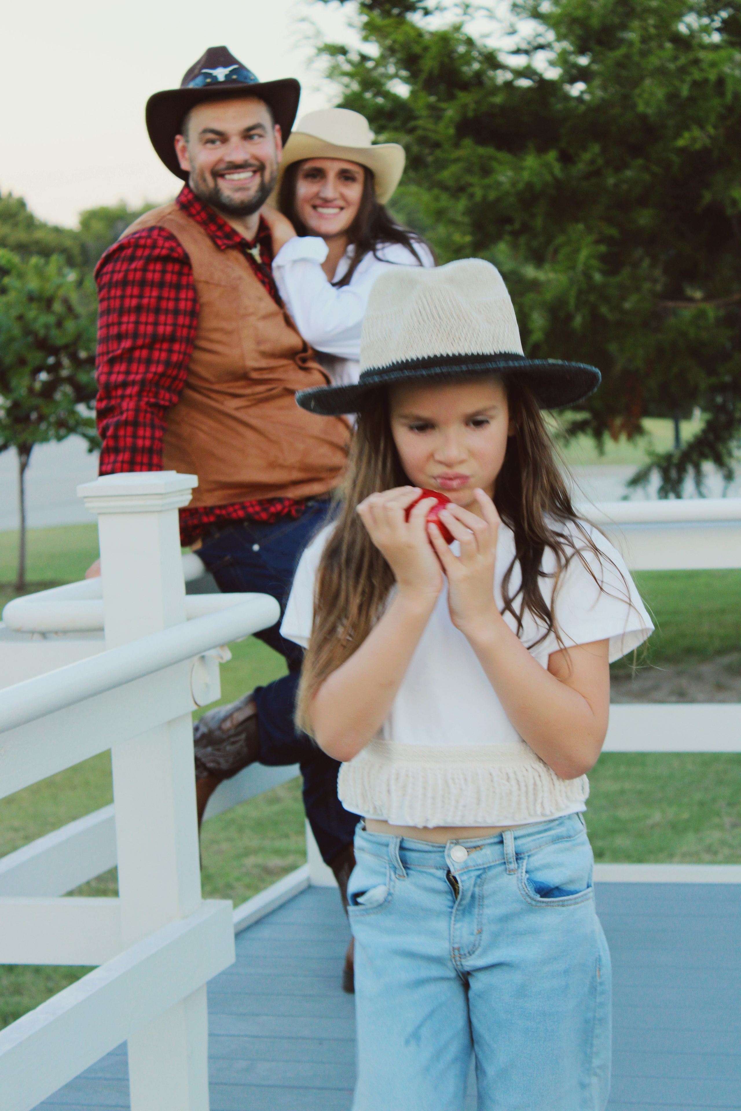 Texas Countryside Family Photoshoot in Cowboy Style. Lana Petrychenko — Portrait & Family Photographer. Valencia, Spain