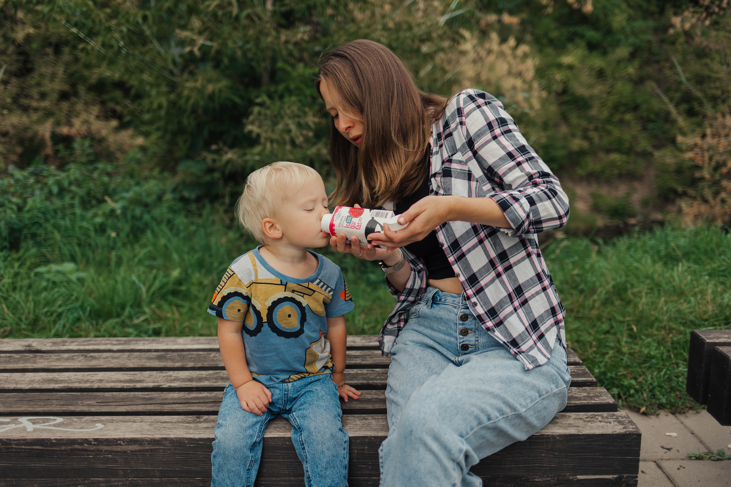 Along the streets of Vilnius in lifestyle style. Family photographer in Vilnuis Svetlana Naumova