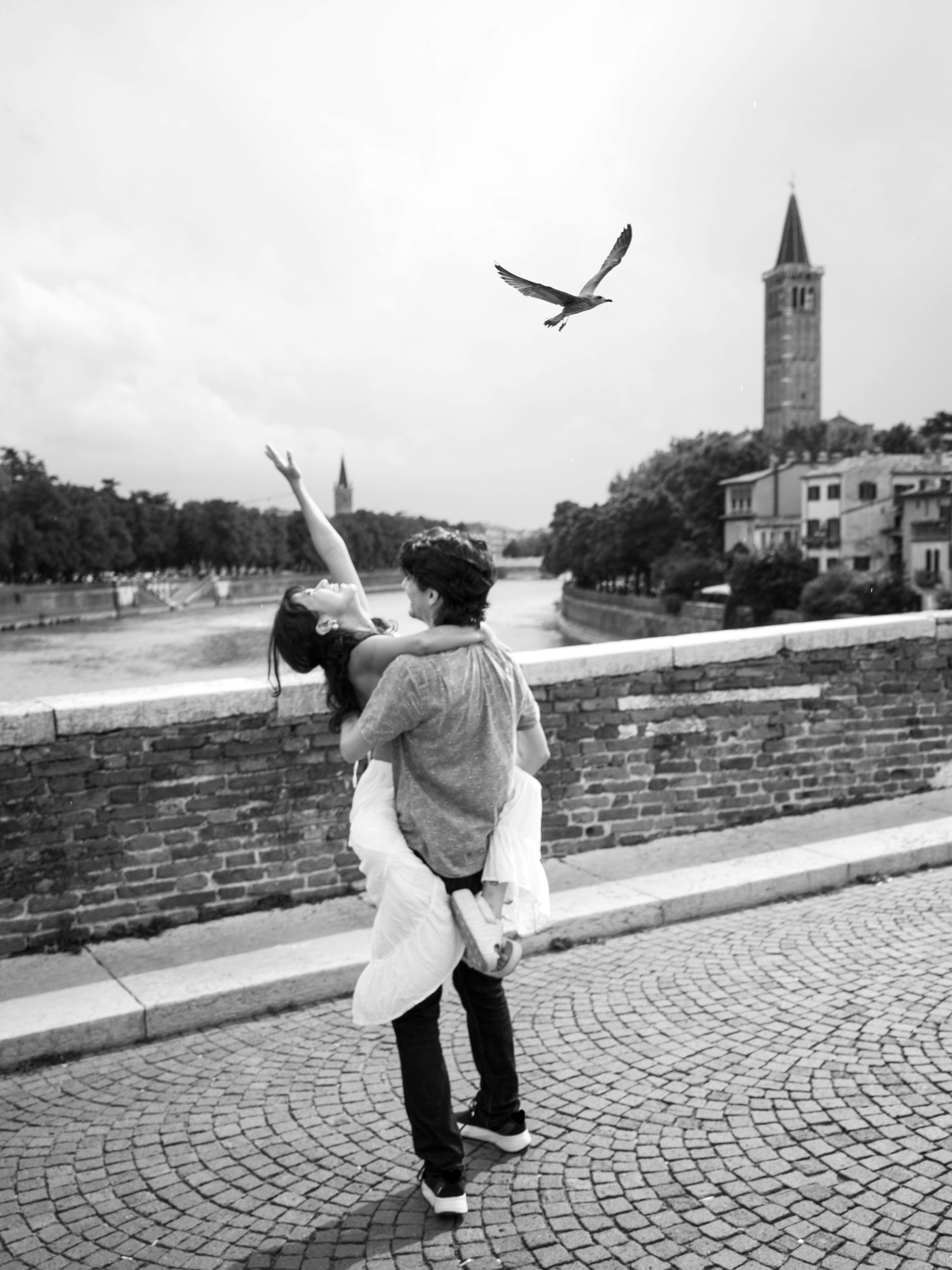 Romantic proposal photoshoot in Verona.