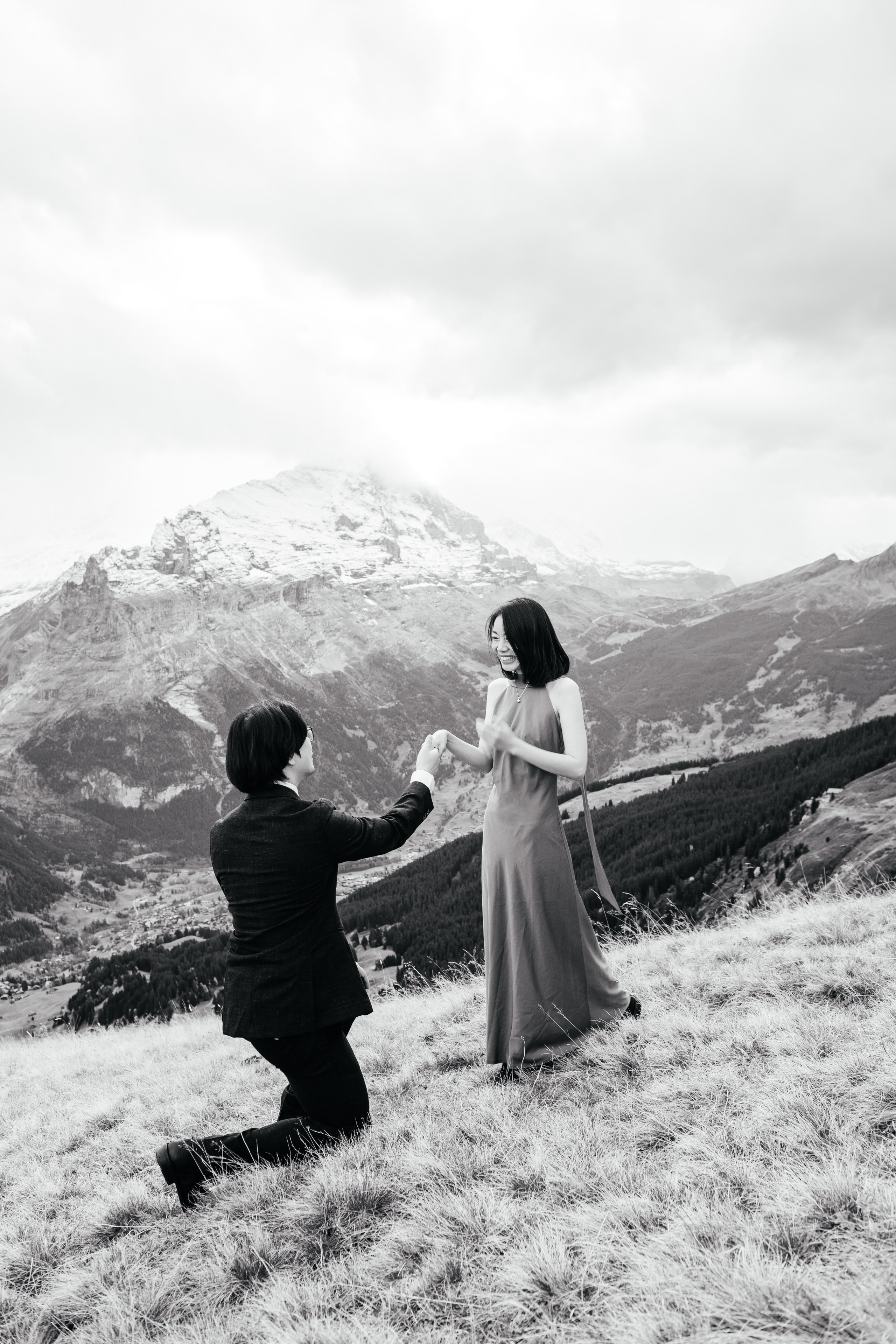 Kaiwen & Xiaoming Grindelwald, Switzerland. I am Elena Altendorfer. Wedding photographer in Zurich and Switzerland