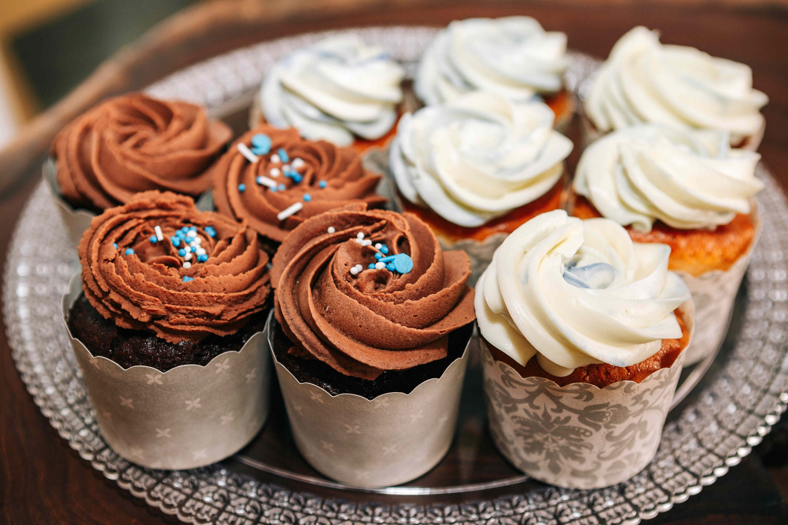 BRITH MILA IN THE SMALL SYNAGOGUE. PHOTOGRAPHER IN ISRAEL