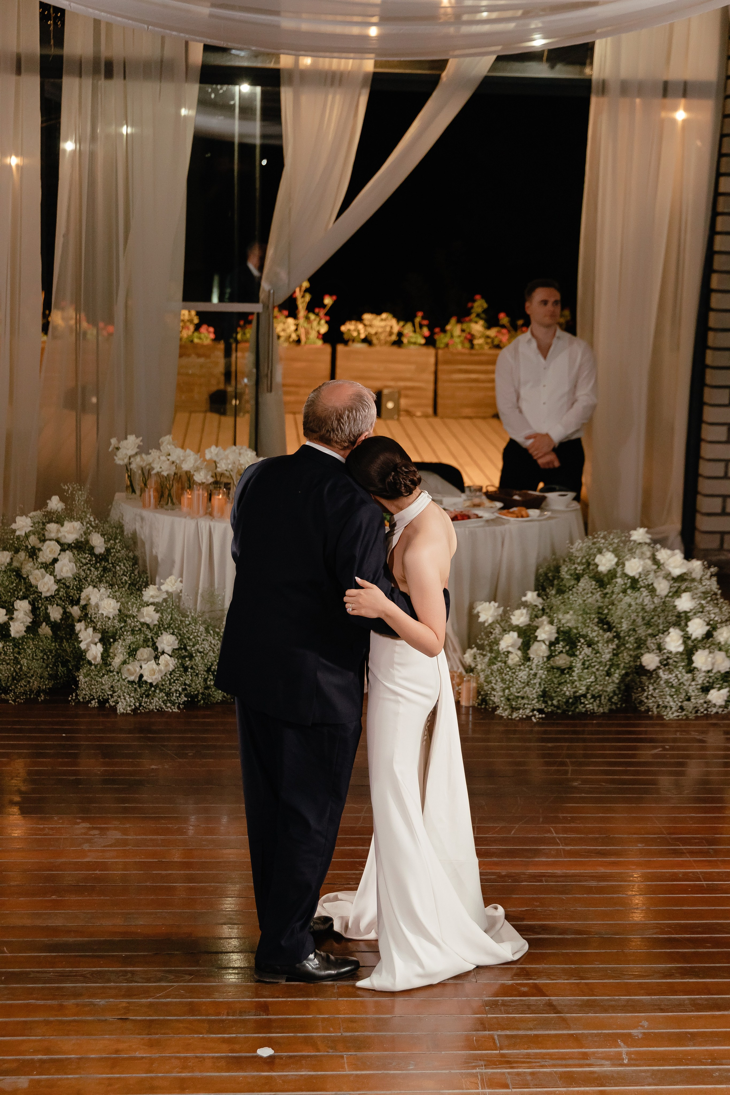 Thomas & Suyumbika. Главная