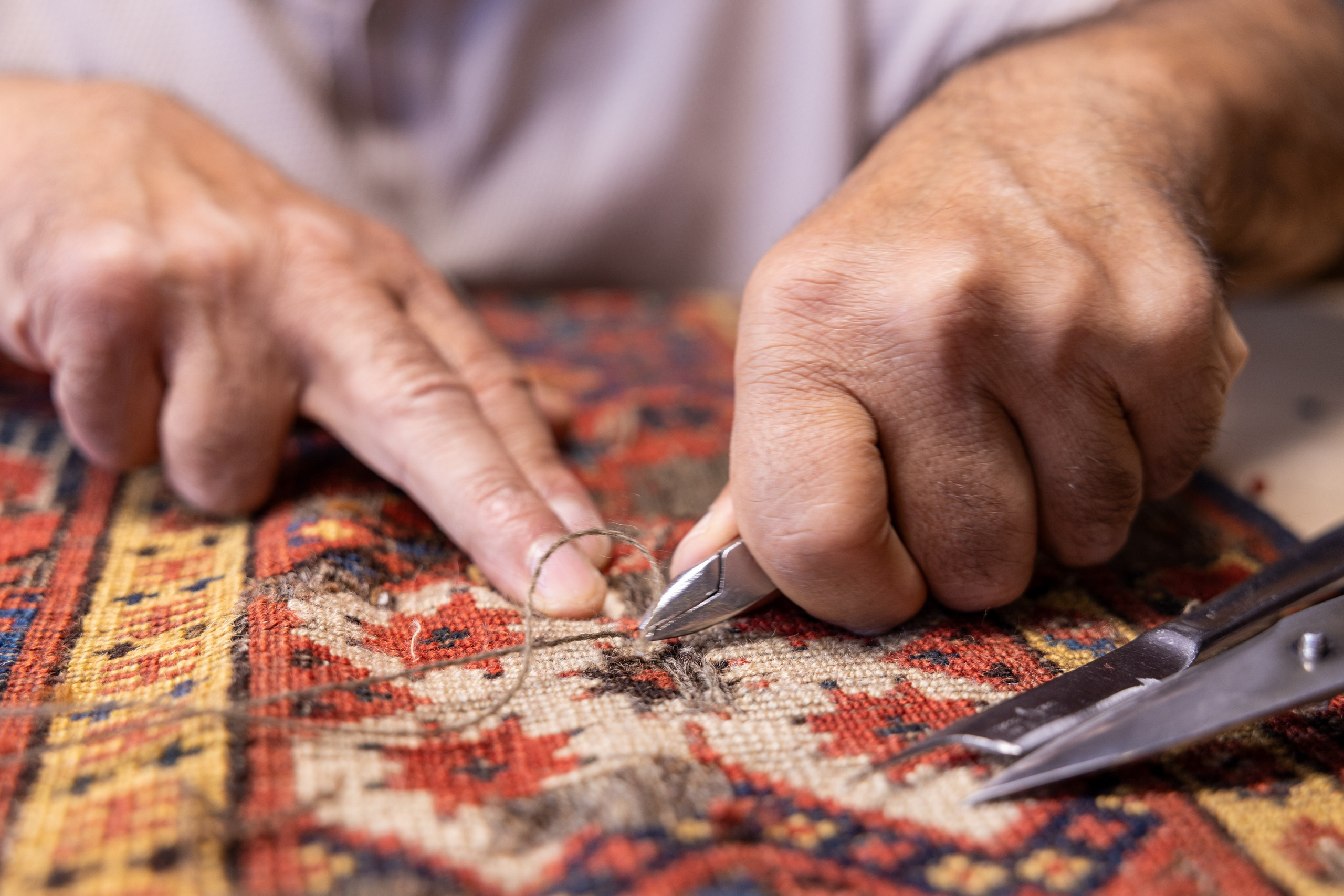Teppichrestaurator, Salzburg, 2024. Guzel Kolobova| Fotografin| Salzburg
