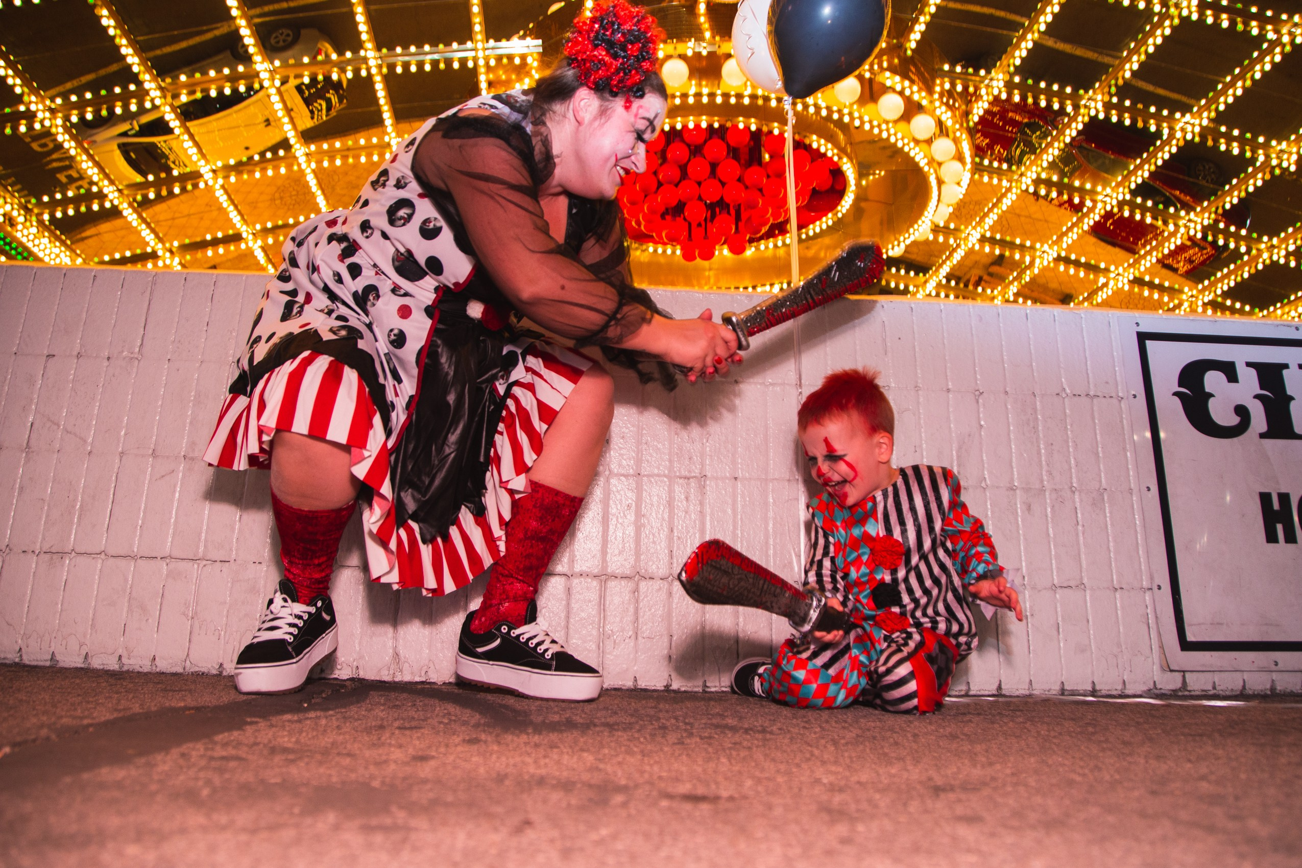 Crazy clowns. Wedding & elopement photographer Viktoriya Kravtsov. Las Vegas