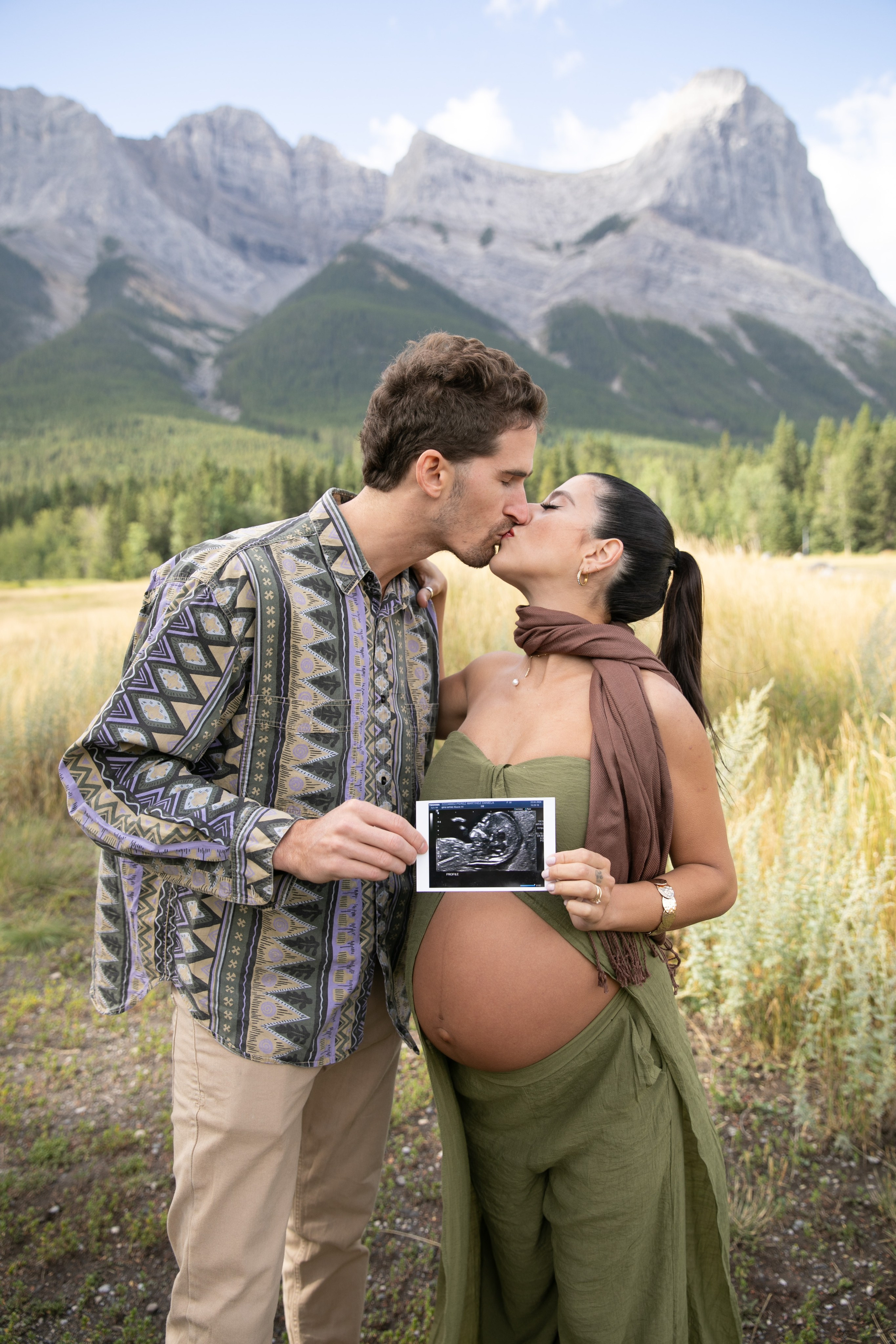 Maternity Photos — Canmore — Daniella. Fotografía accesible en Calgary