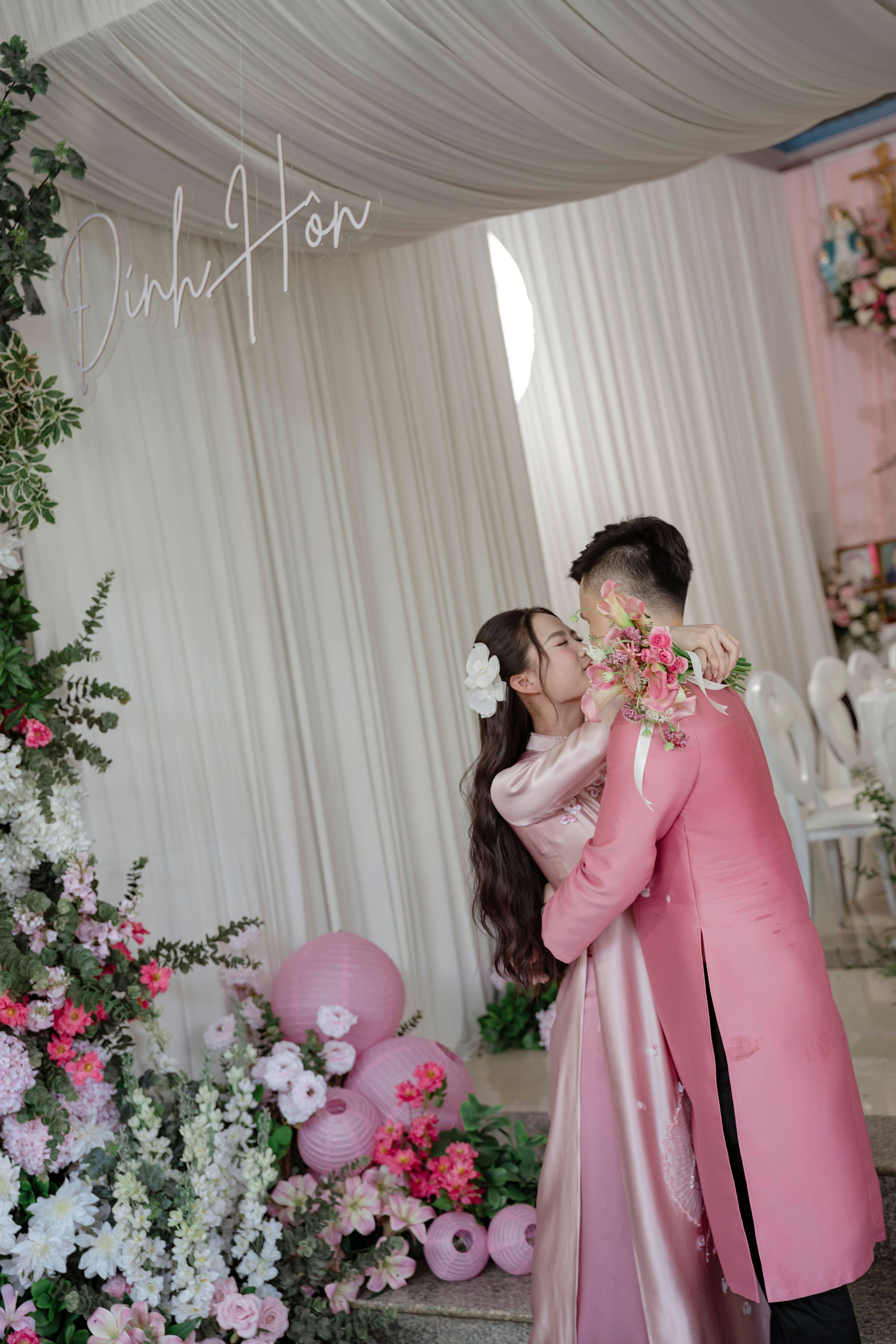 LINH & HUYEN. WEDDING PHOTOGRAPHER IN VIETNAM