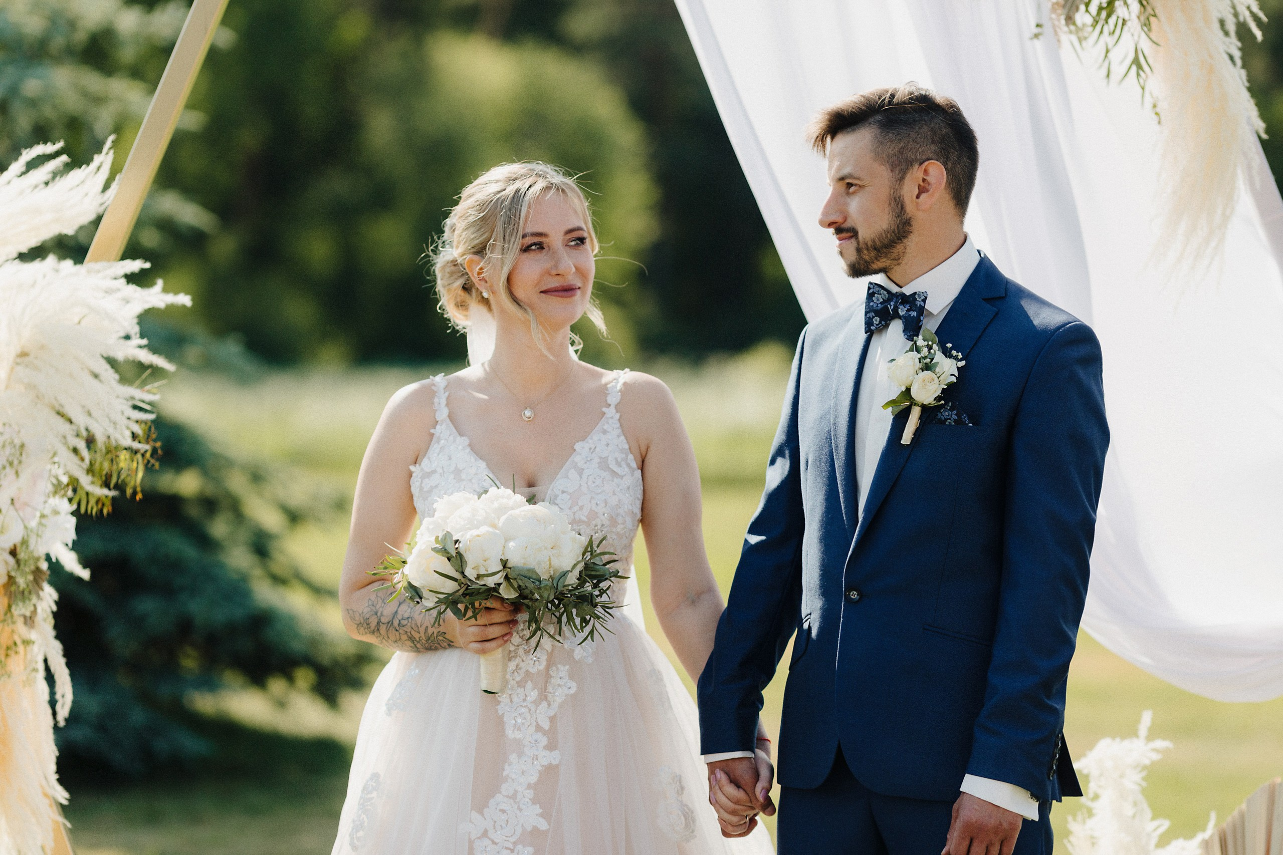 Летний свадебный фоторепортаж в Риге и Alberta Muiza. Евгений Тимофеев | Свадебный и контент-фотограф и видеограф в Риге