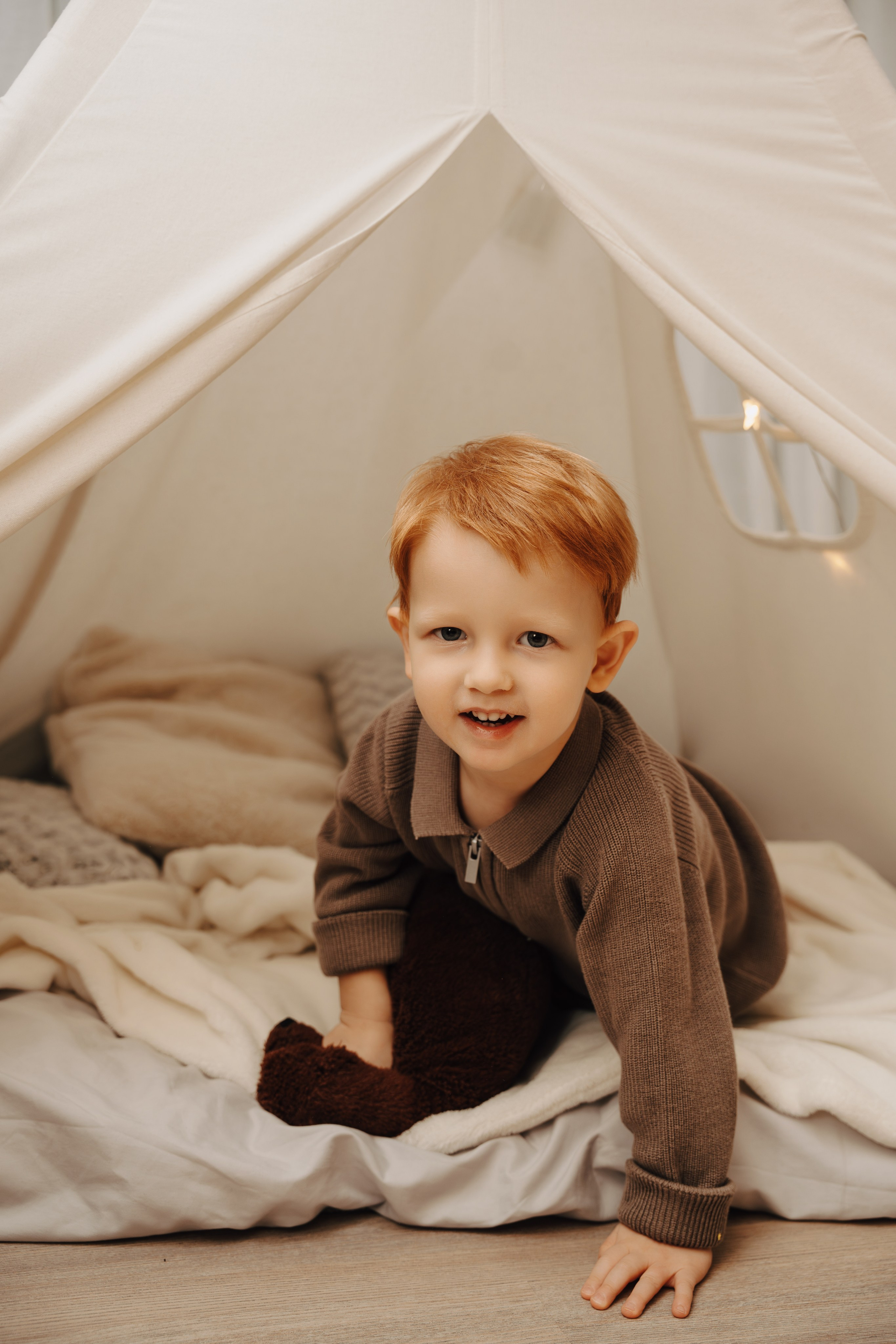 Семейная фотосессия в Батуми в квартире. Портретный и свадебный фотограф в Батуми Валерия Азаренко