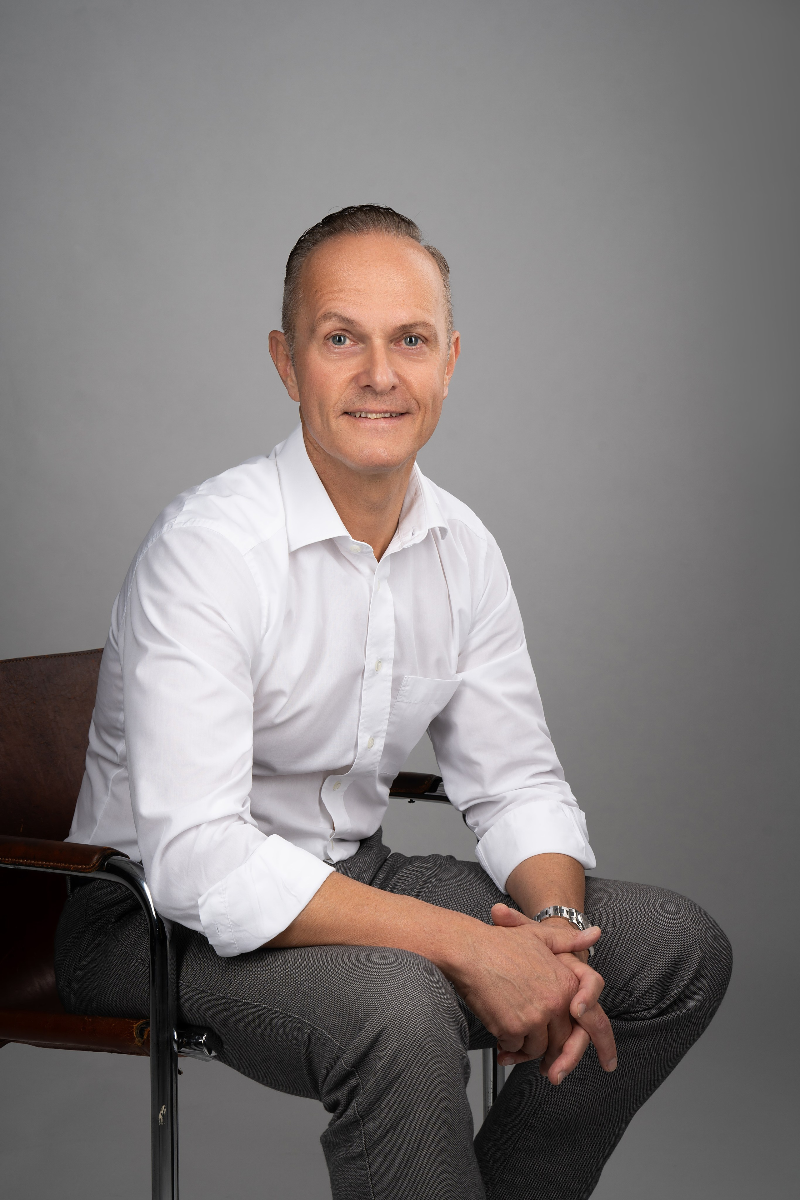 Bewerbungsfotos. Hallo, ich bin Nadya - Fotografin aus Linz, Oberösterreich