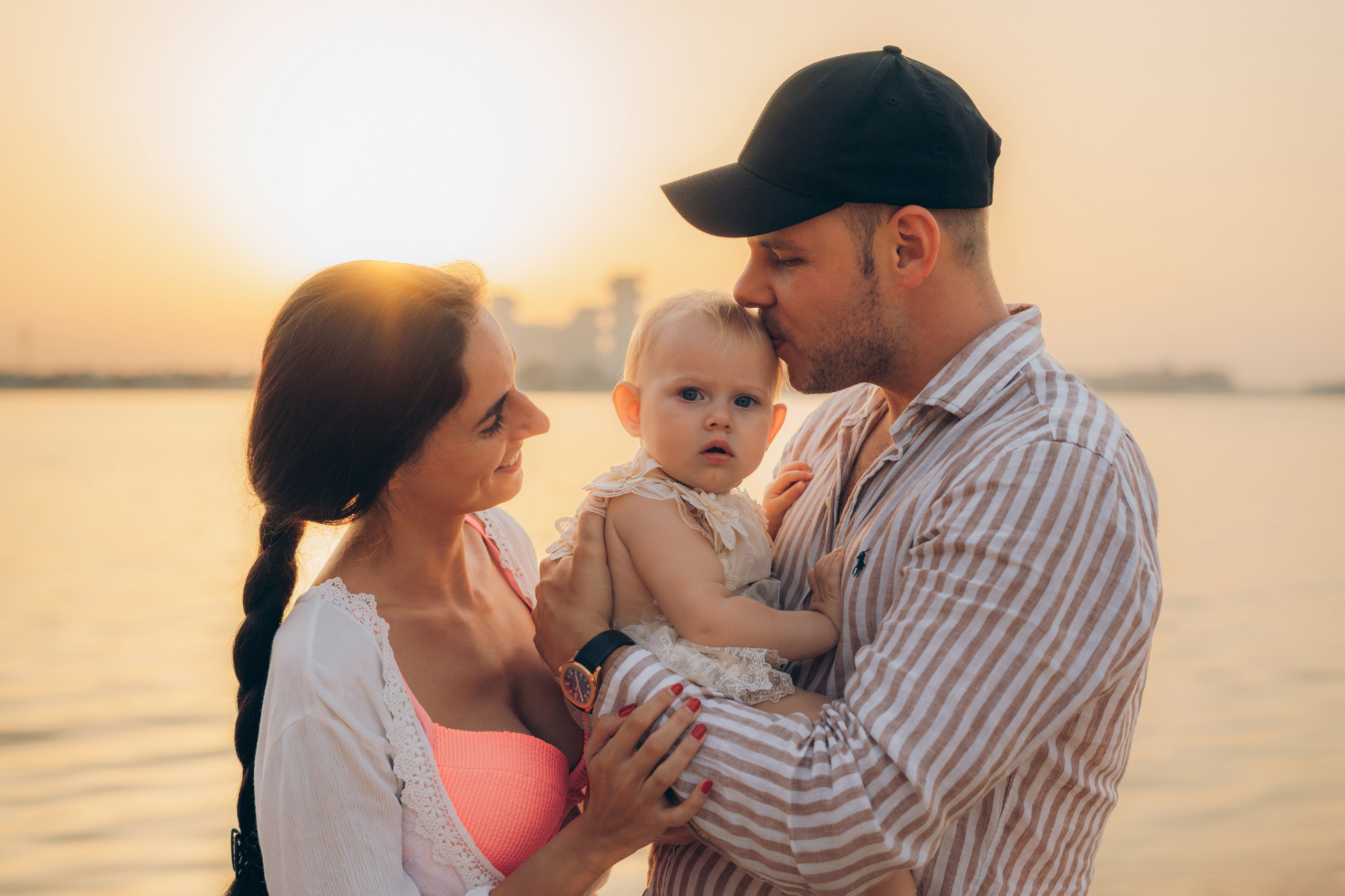 Beauty of the sunset on the beach. Angela Iakovleva — Family Photographer in Dubai