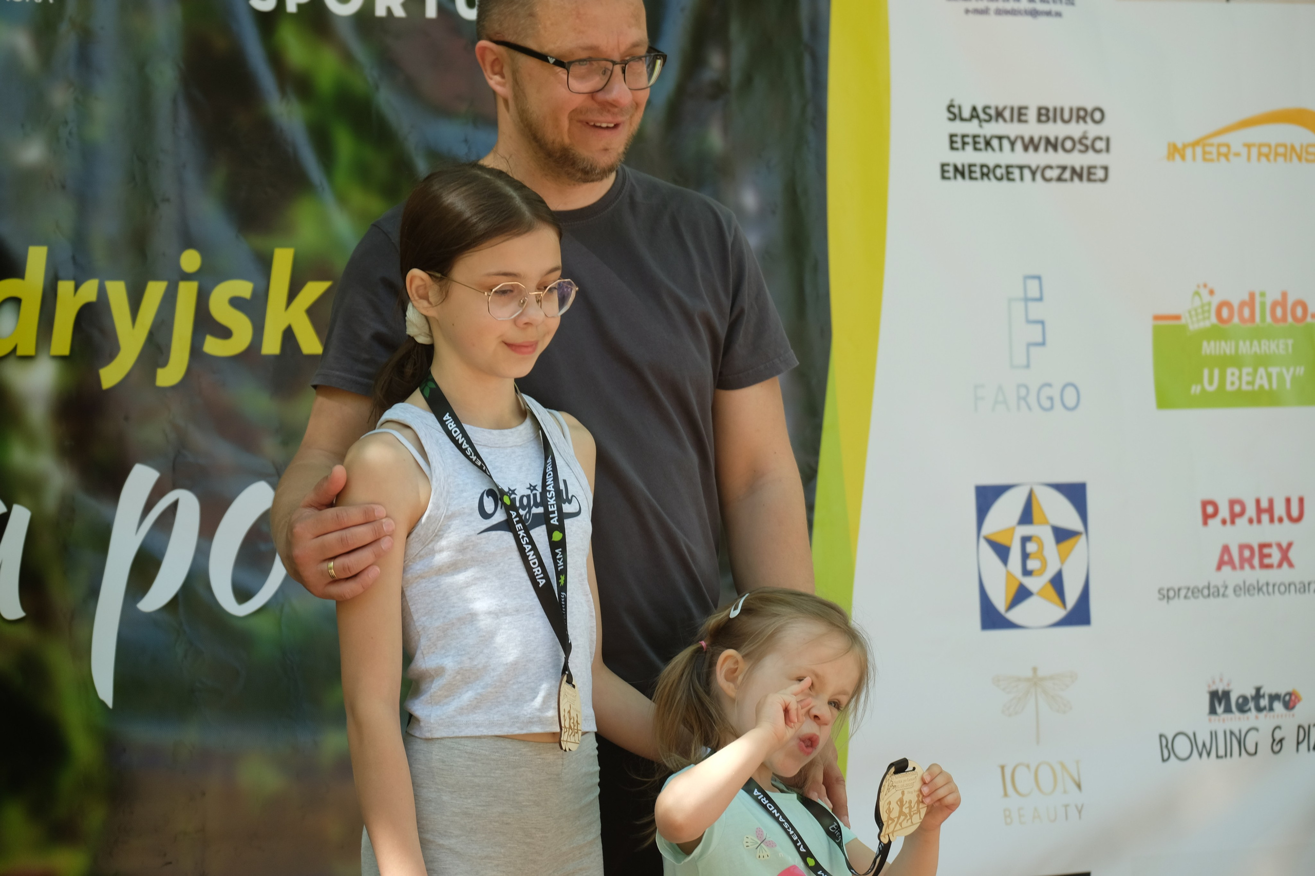 Aleksandryjska Piątka po lesie. Main