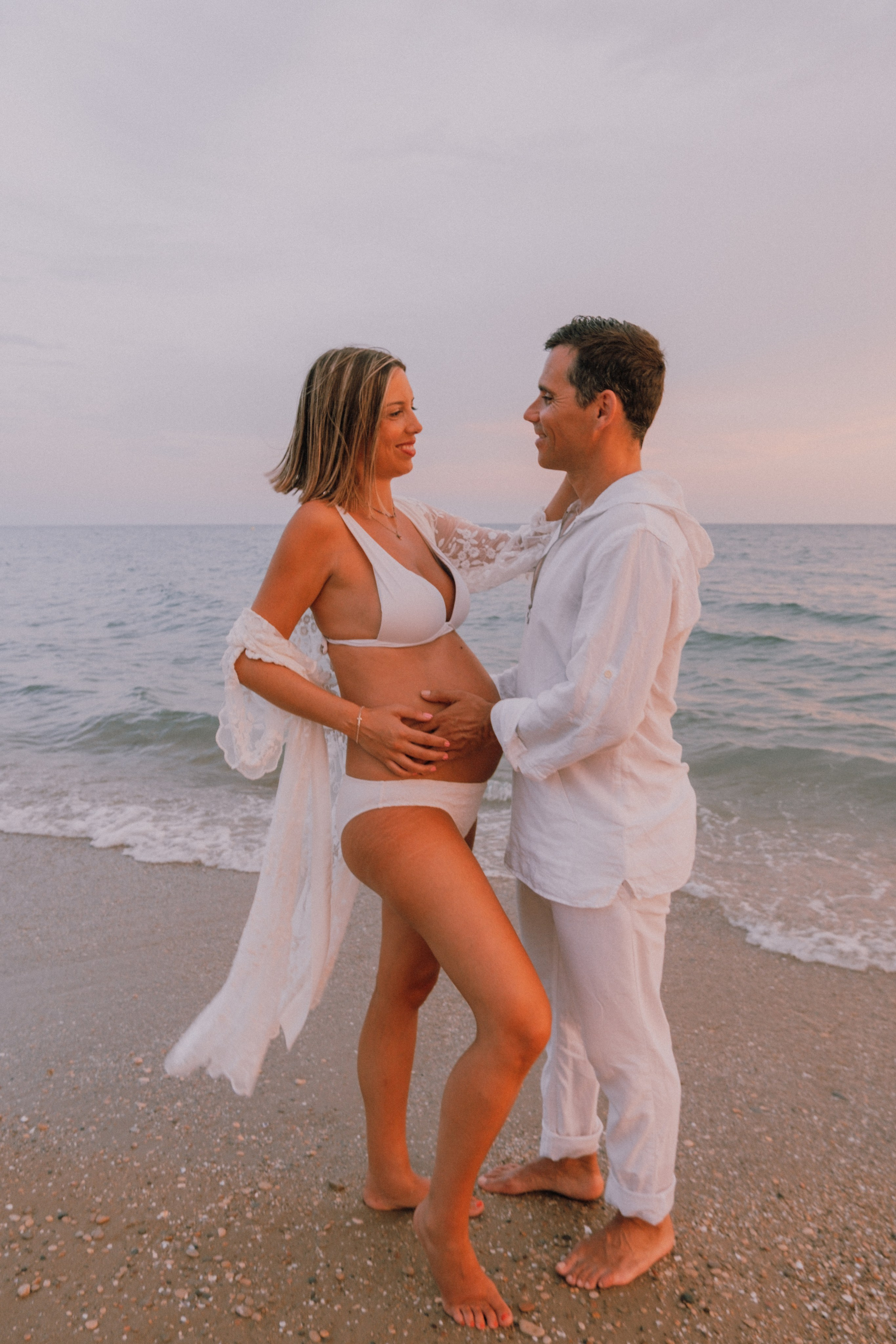 Sesión embarazo en la playa. Fotografía profesional en Calafell - Elena Medvedeva