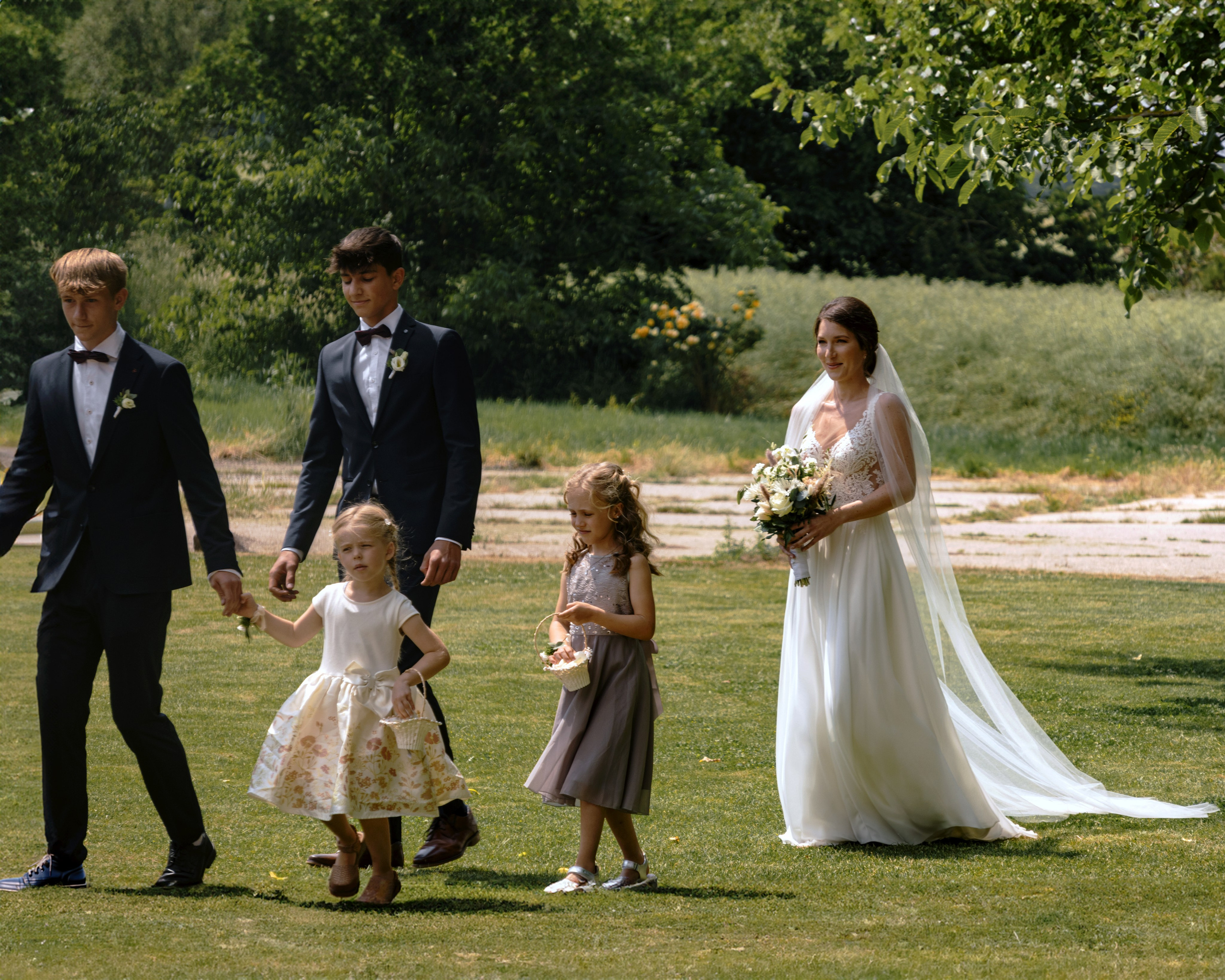 Braut mit Brautstrauß bei Hochzeit