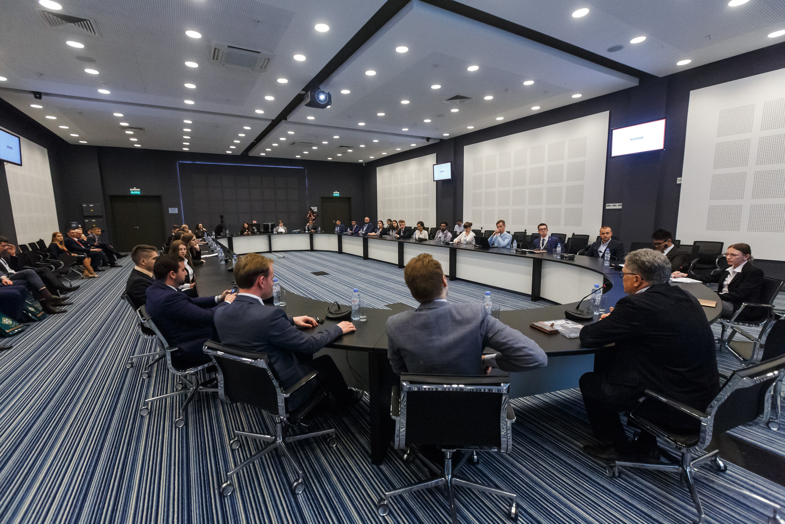Conferencias. Fotógrafo de retrato, familia y reportajes en Valencia | España | Europa Vitalii Lumier