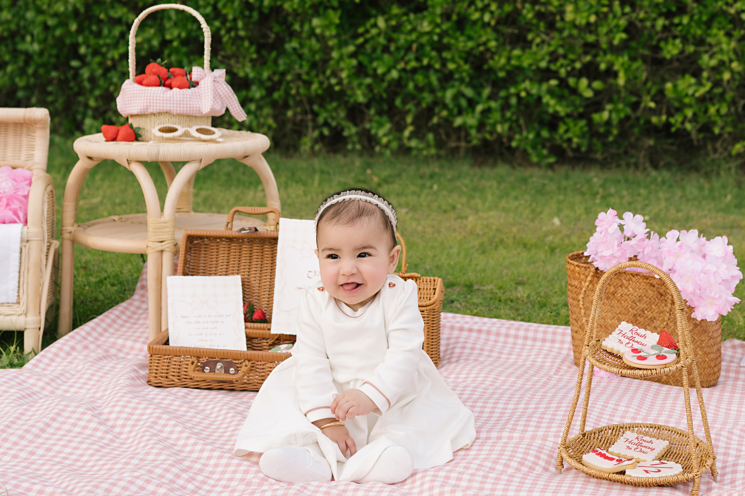 SITTER PHOTOGRAPHY. Newborn, Sitter and Cake Smash Photographer in Doha, Qatar