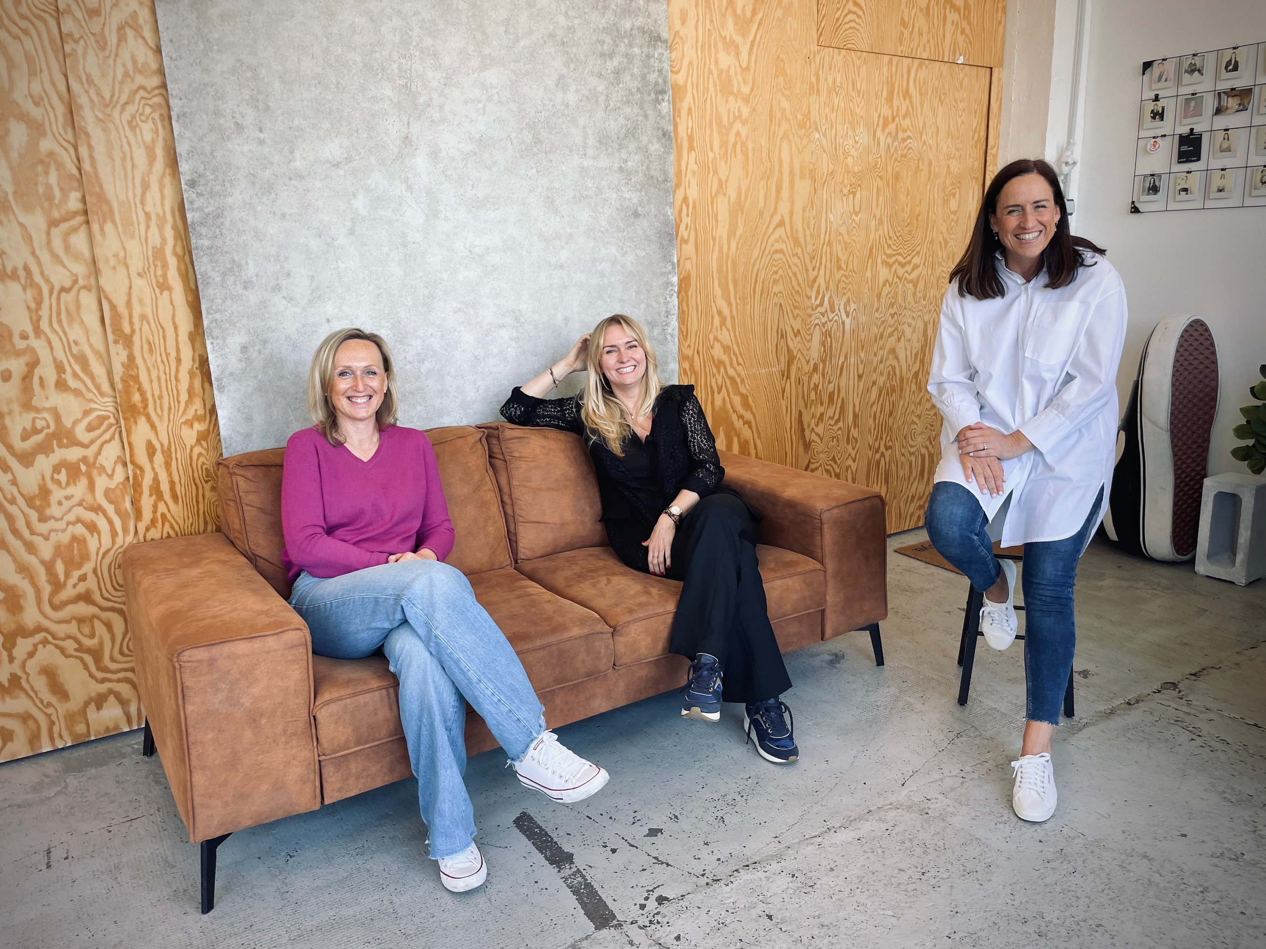 Workshop uvolnění před foťákem. Dana Lišková — Empatická fotografka | Introspektivní umělkyně | Neurodivergentní koučka| Zakladatelka Artepy.cz