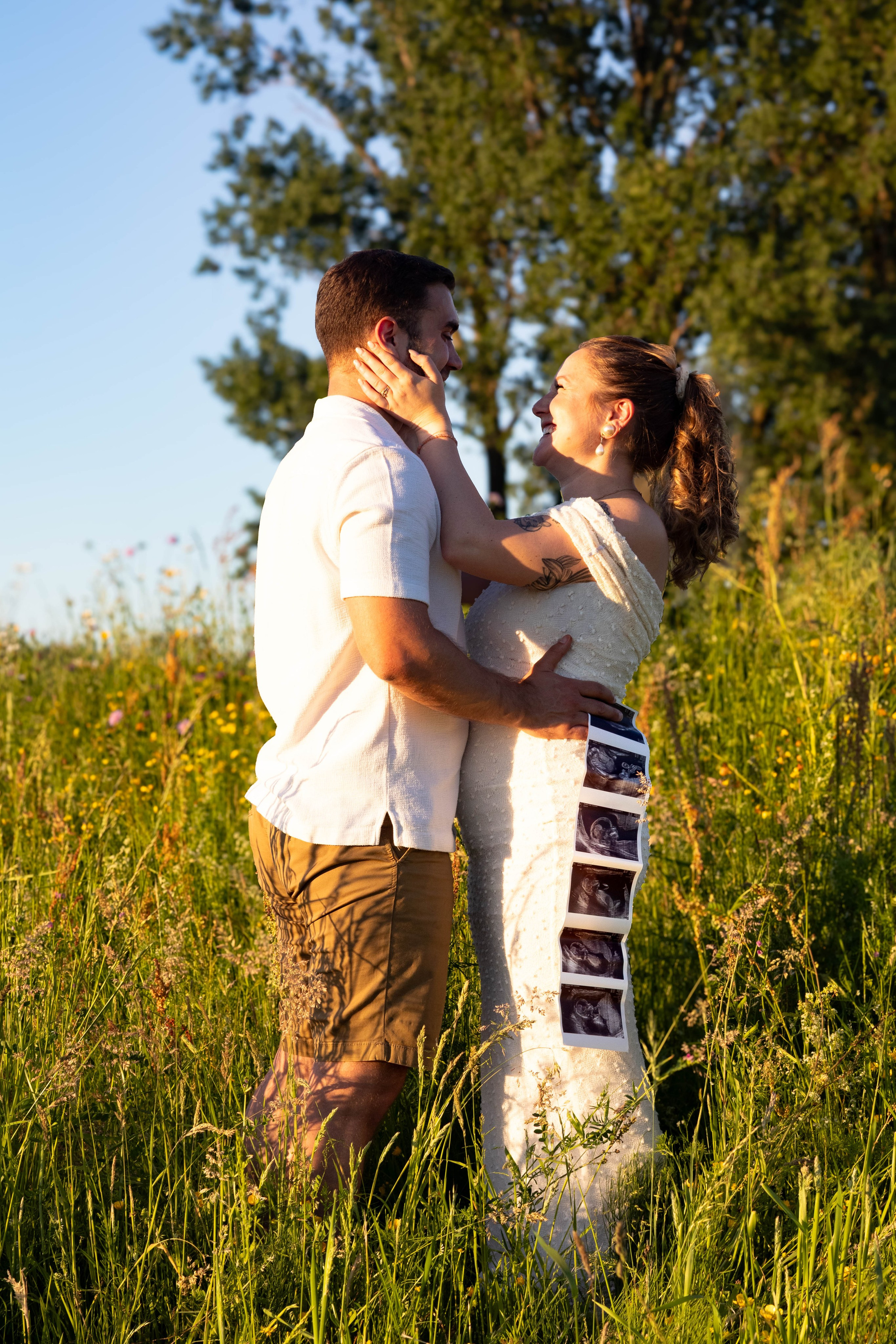 Zwangerschapsaankondiging. Zwangerschapsfotografie, newborn, gezinnen, branding, liefde én geboortefotografie