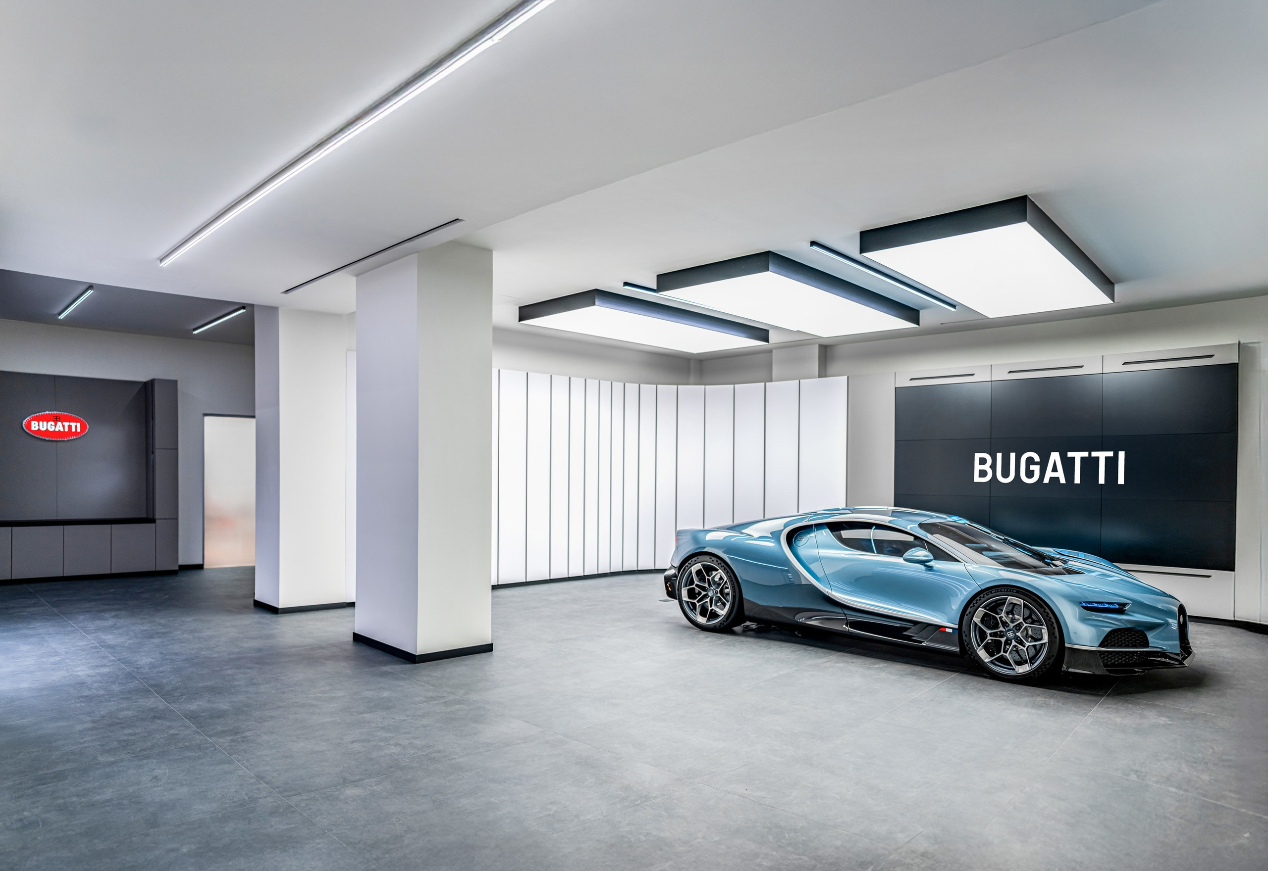BUGATTI. WORLDWIDE COMMERCIAL AUTOMOTIVE PHOTOGRAPHER