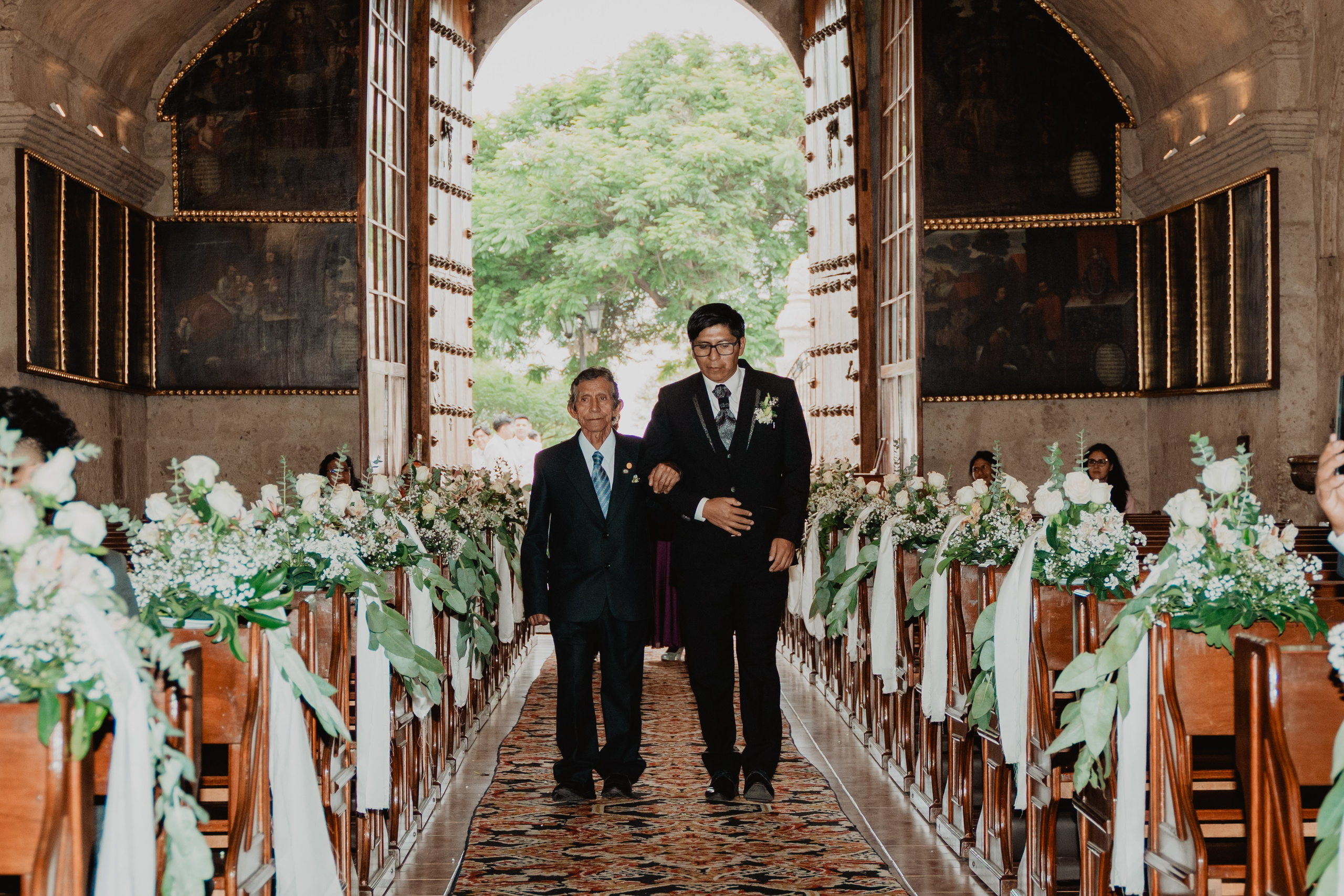 FERNANDO + MARIBEL | BODA RELIGIOSA. Studio KVTA | Fotografía y Video de Bodas en Arequipa