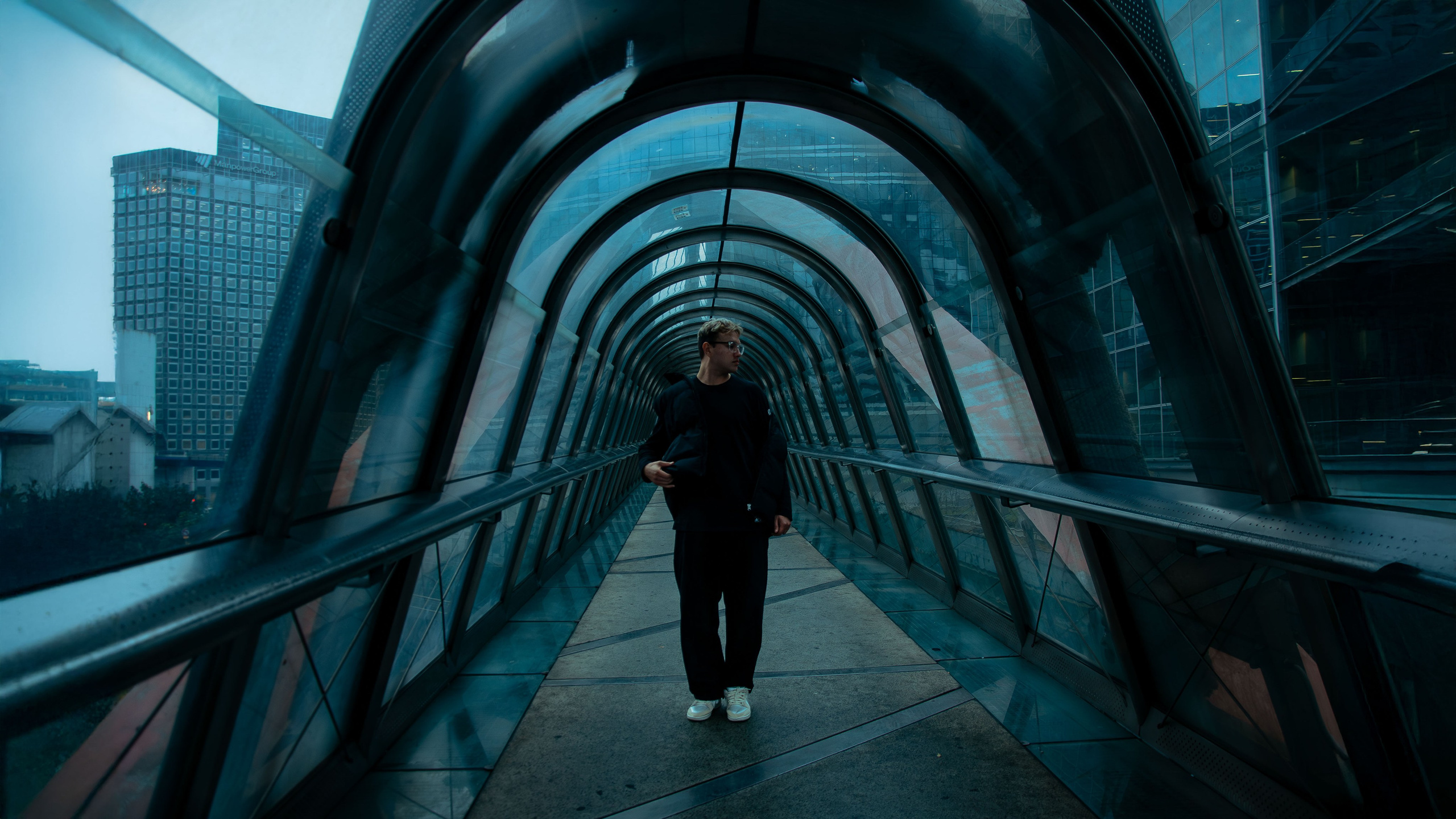 Мужская фотосессия в урбанистичном Париже. Фотограф в Париже Полина Осипова