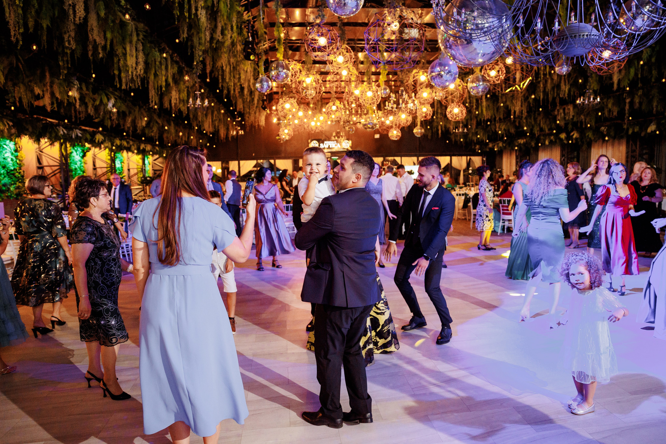 Raluca & Bogdan - Domeniile Saftica. MDimaFotoStudio. Fotograf de nuntă, evenimente private și de familie