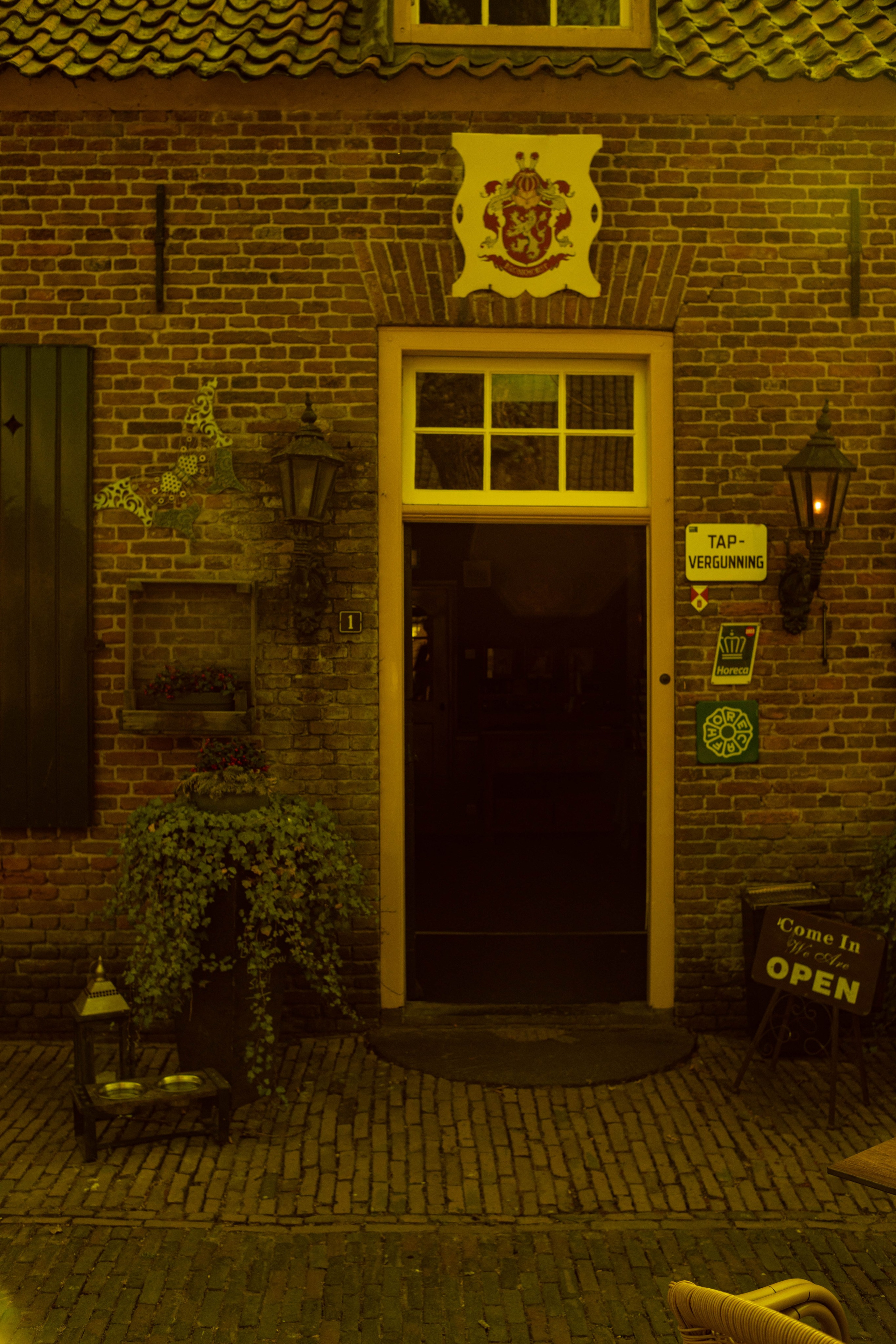 Het Wapen van Bronkhorst Cafe Restraurant. Lero Photographer and a set designer|individual custom portrait and advertising photography in Zutphen