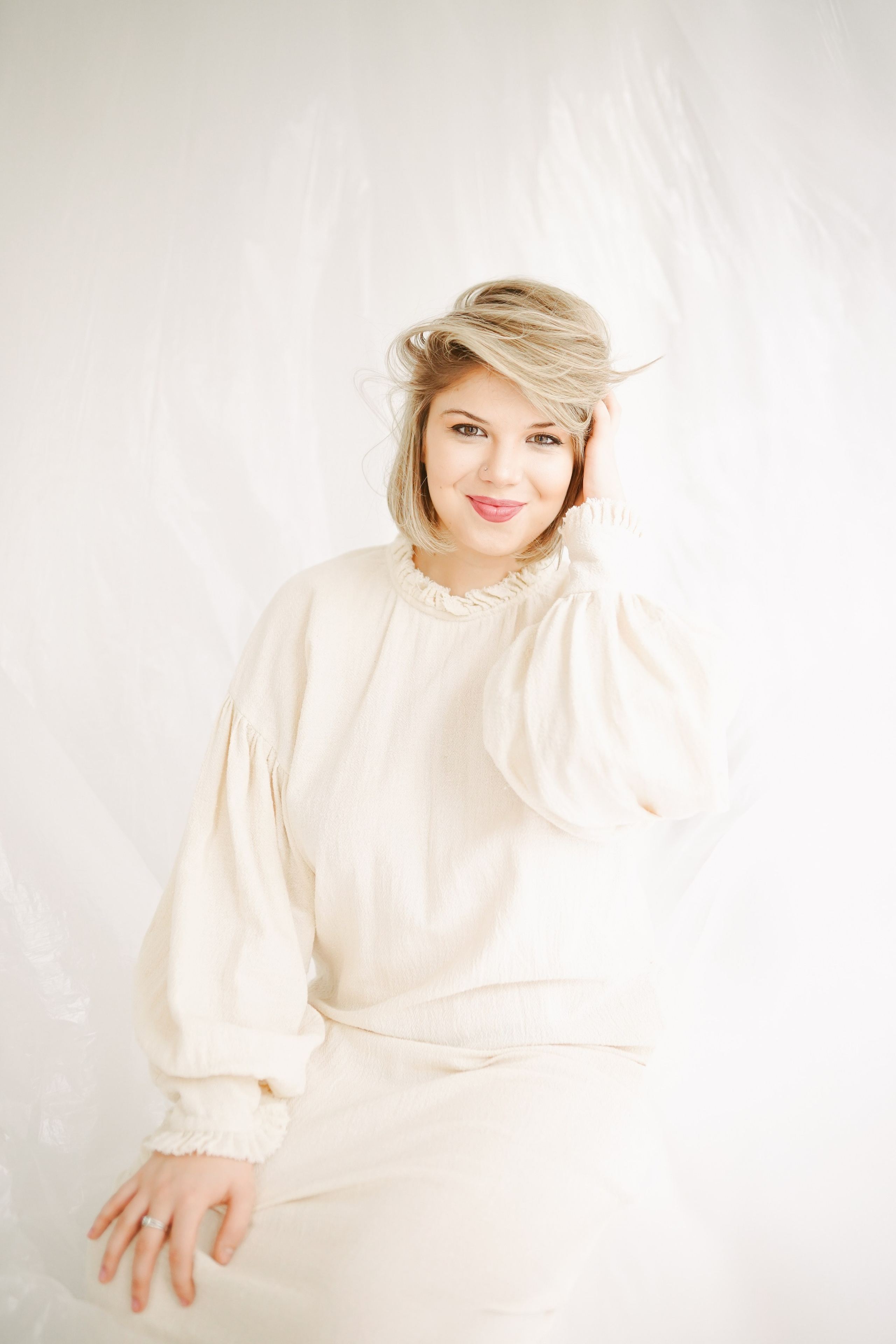 Fotografie de Portret Brașov | Artist Mădălina Beda. Madalina Beda- Artist vizual, fotograf, doula la nastere, consultant babywearing Brasov si in toata tara