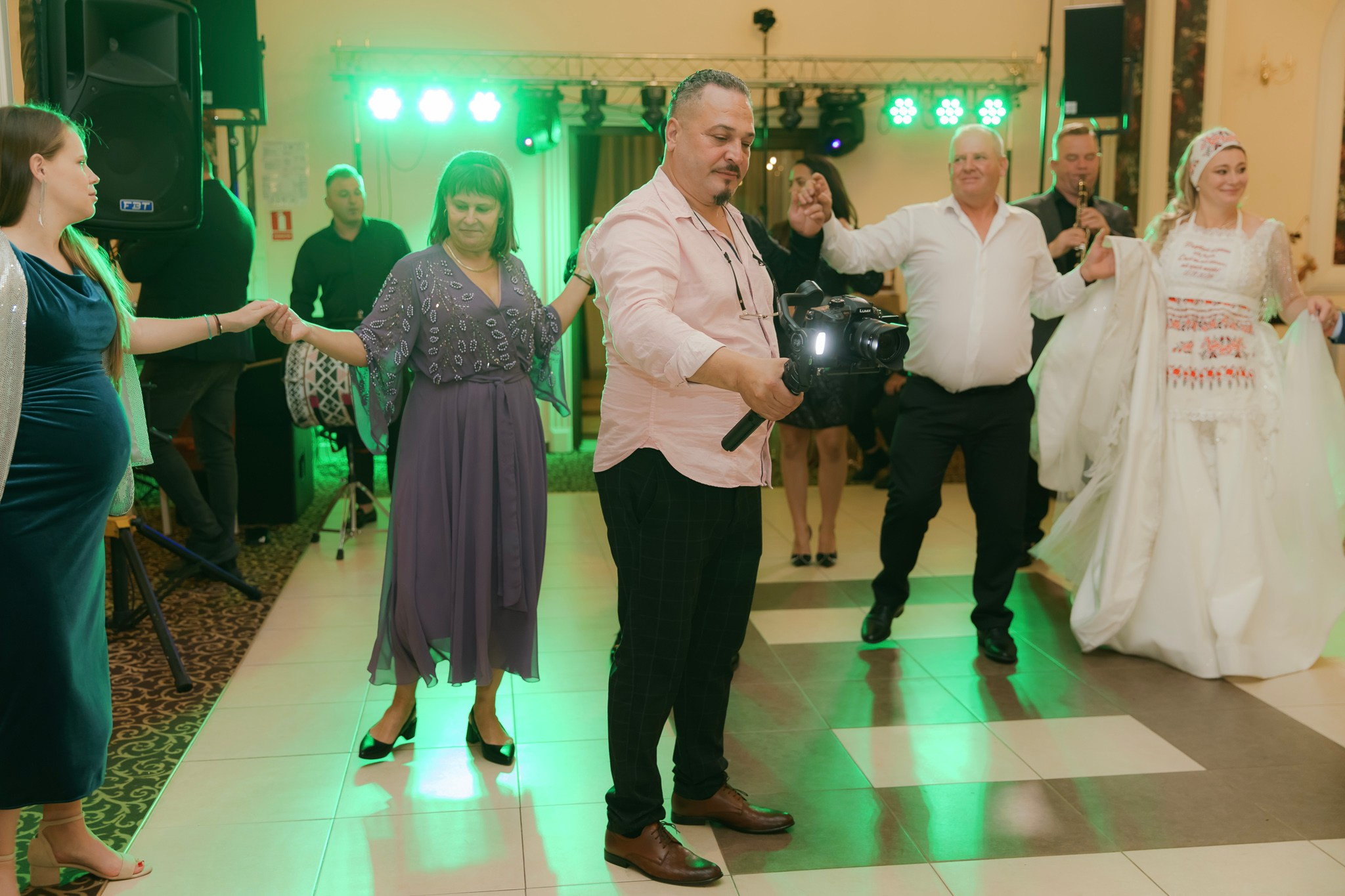 Mihai & Oana. Servicii foto-video profesionale, pentru momente de neuitat