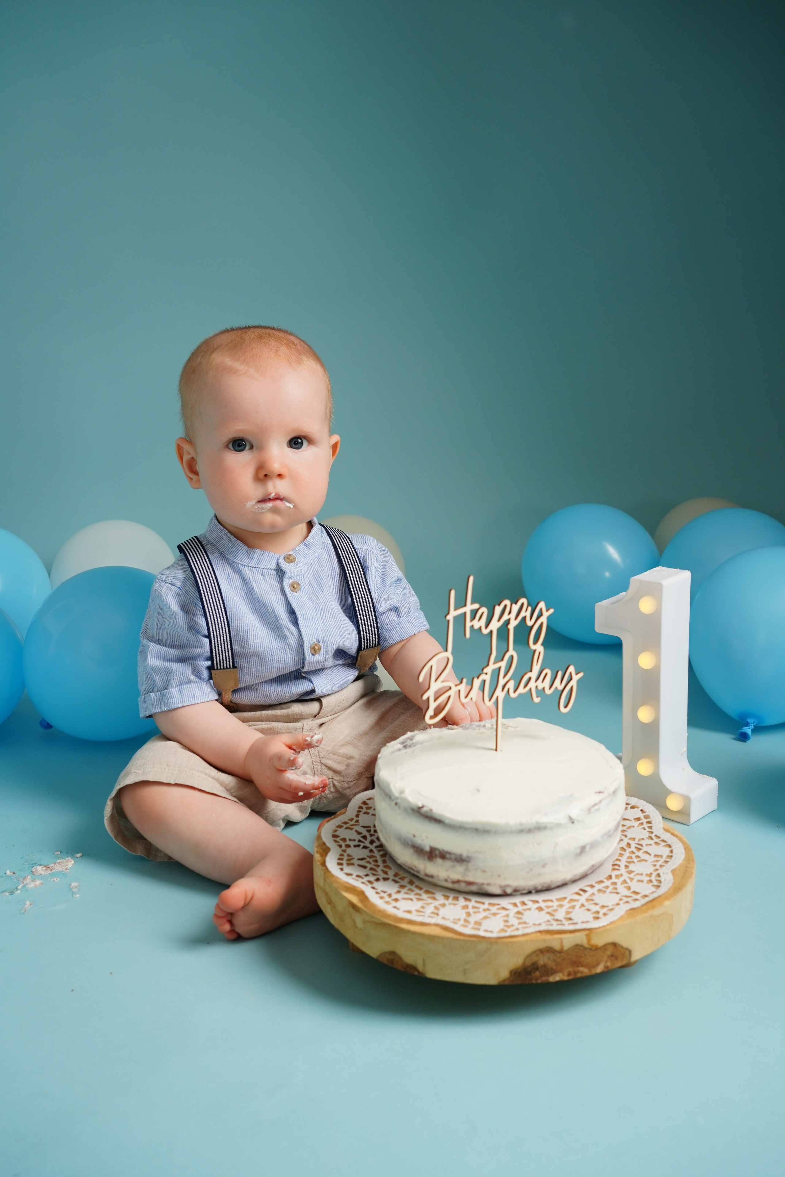 Fotografin für Kindershooting und CakeSmash in Augsburg. Neugeborenenfotografin und Retoucher in Augsburg Nastassia Schneider