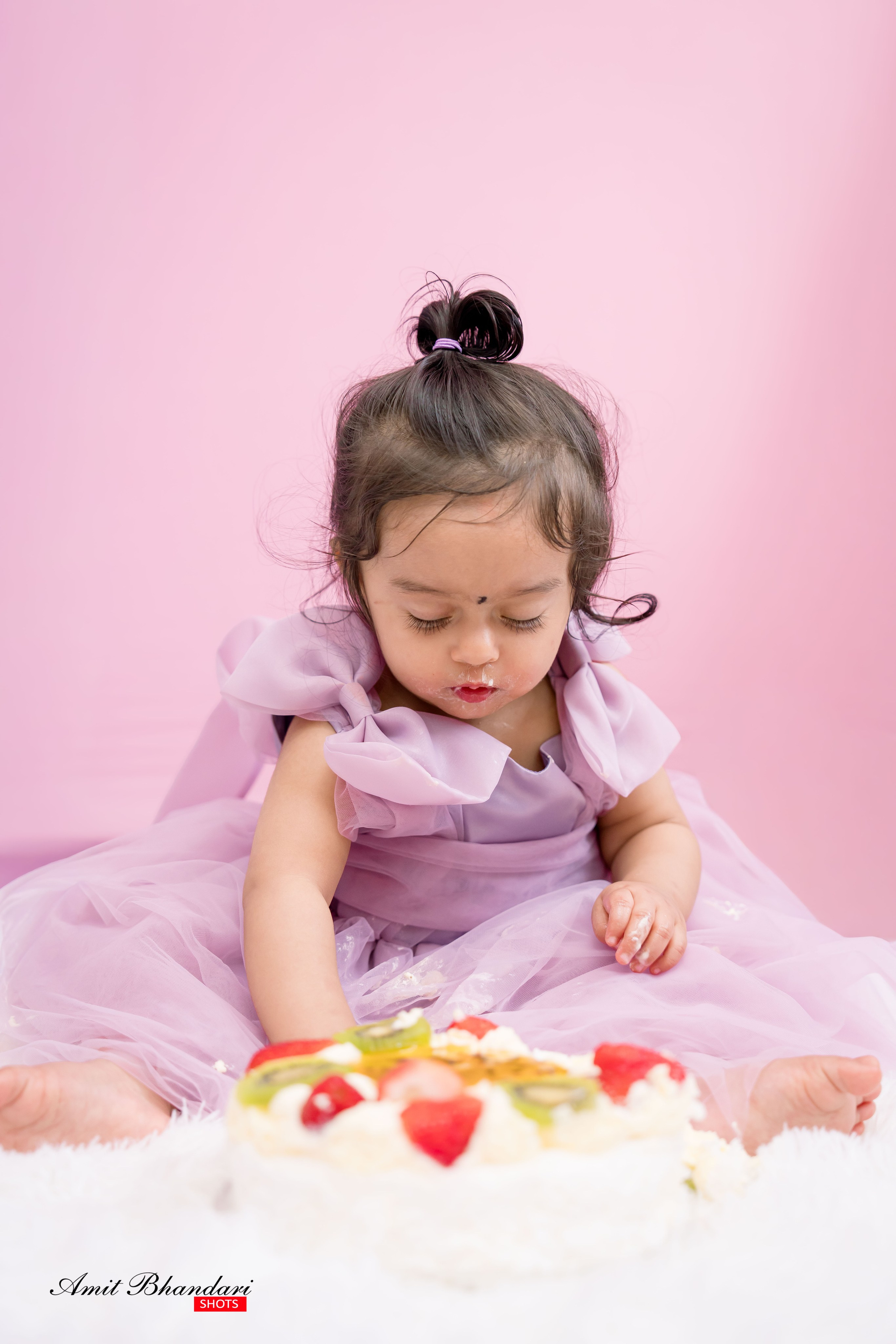 Yuhana’s Cake Smash Session. Freelance Photographer in Newcastle & Central Coast