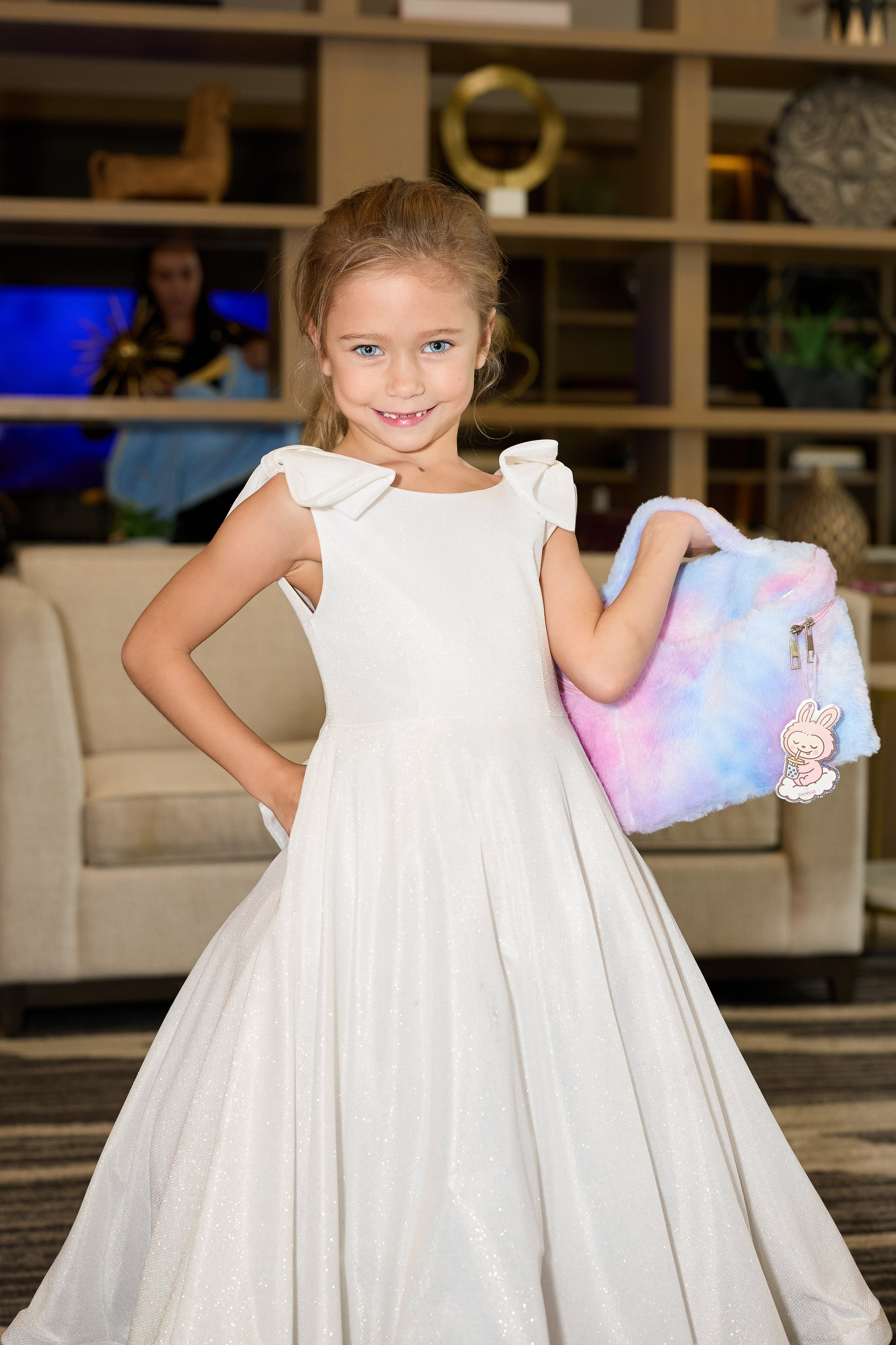 Авторская благотворительная художественная выставка Дианы Бортник. Фотограф Юлия Маковеева