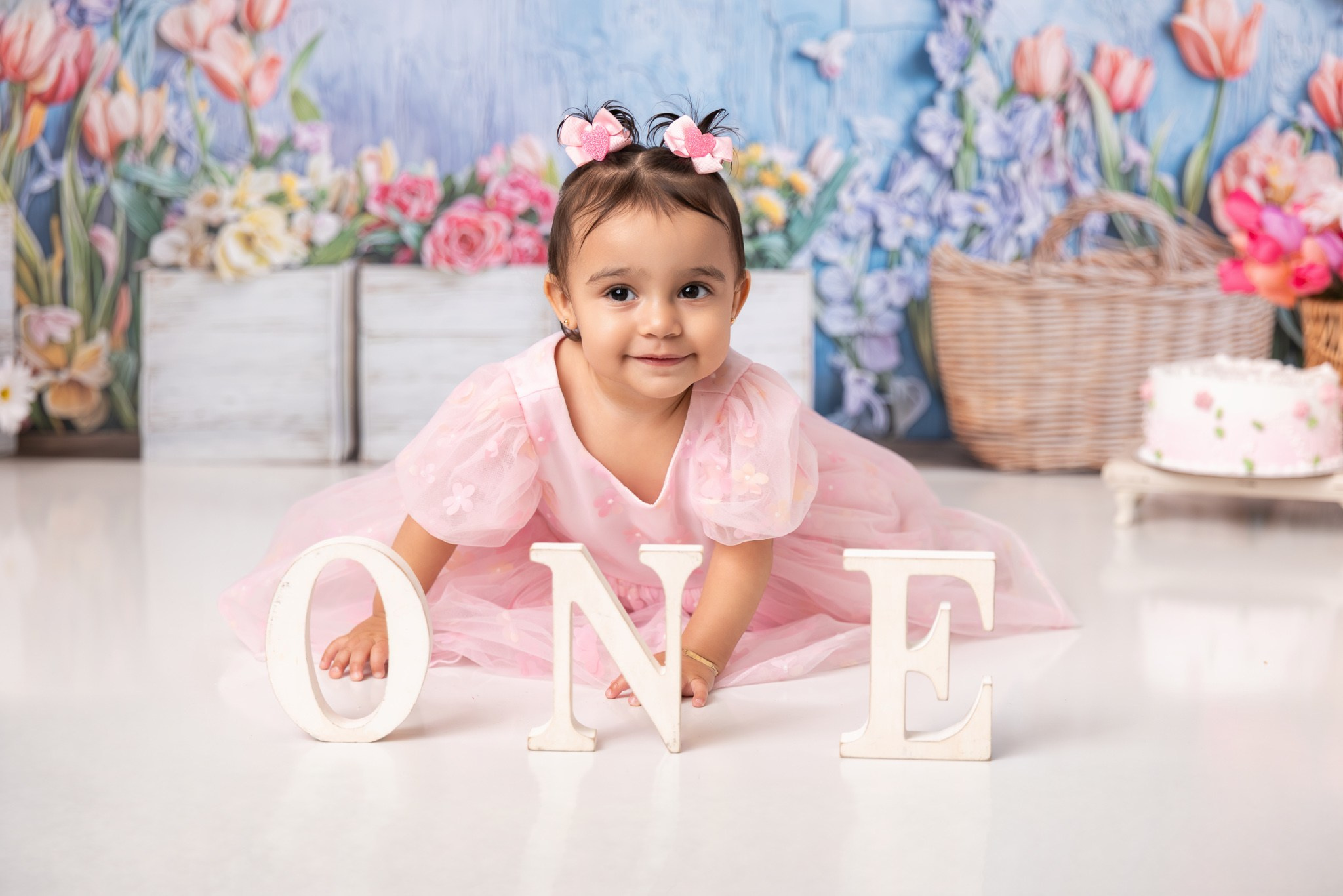 Ayla 1 year old. Professional family, maternity & newborn photographer in North Charleston, SC, creating timeless portraits
