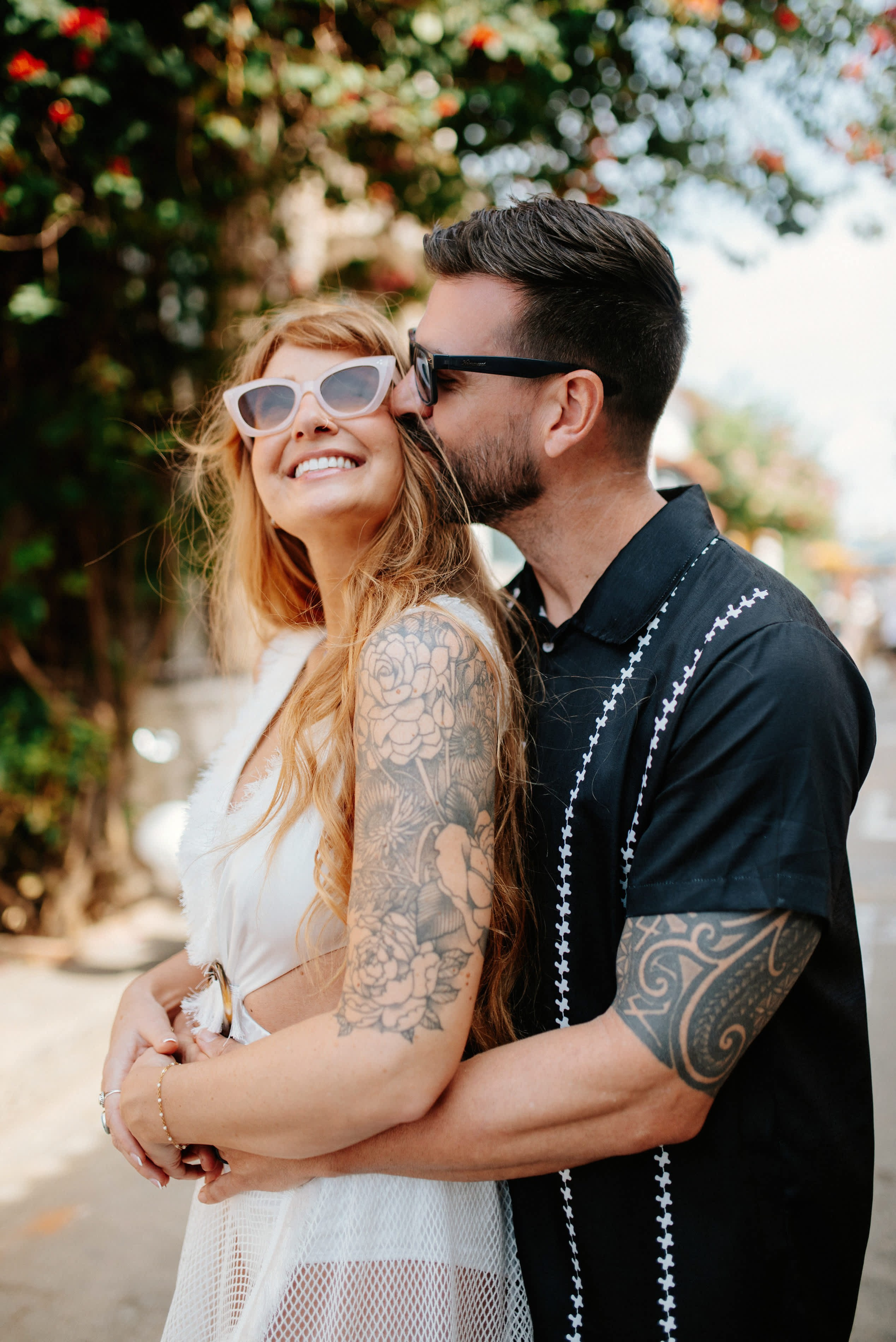 Bride and groom embracing outdoors in Cartagena, natural and intimate wedding photography