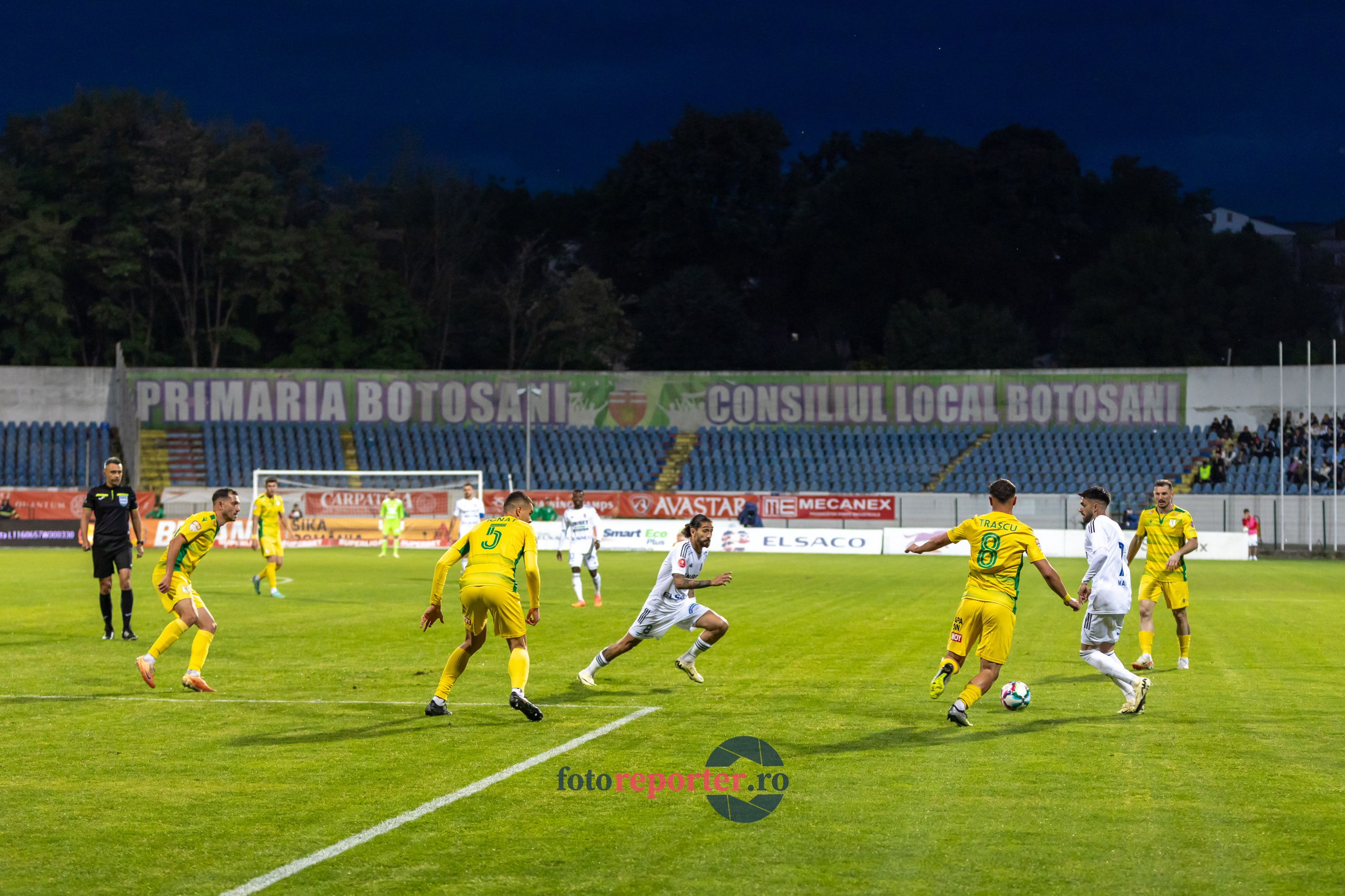 Galerie Foto: FC Botoșani vs. CS Mioveni - Pe 17 mai 2024, am fost martorii unei partide incredibile între FC Botoșani și CS Mioveni, în prima manșă a barajului pentru evitarea retrogradării. În fața unui stadion plin de emoție și speranță, echipa noastră a obținut o victorie importantă, cu un gol marcat de Aldair în minutul 93. 💪 *FC Botoșani 1-0 CS Mioveni*⚽️ Urmăriți momentele cheie ale meciului și bucuria suporterilor în această galerie foto! Pregătiți-vă pentru meciul de retur de pe 24 mai, când vom lupta din nou pentru a rămâne în prima ligă.#FCBotoșani #CSMioveni #BarajRetrogradare #ForzaBotoșani 
