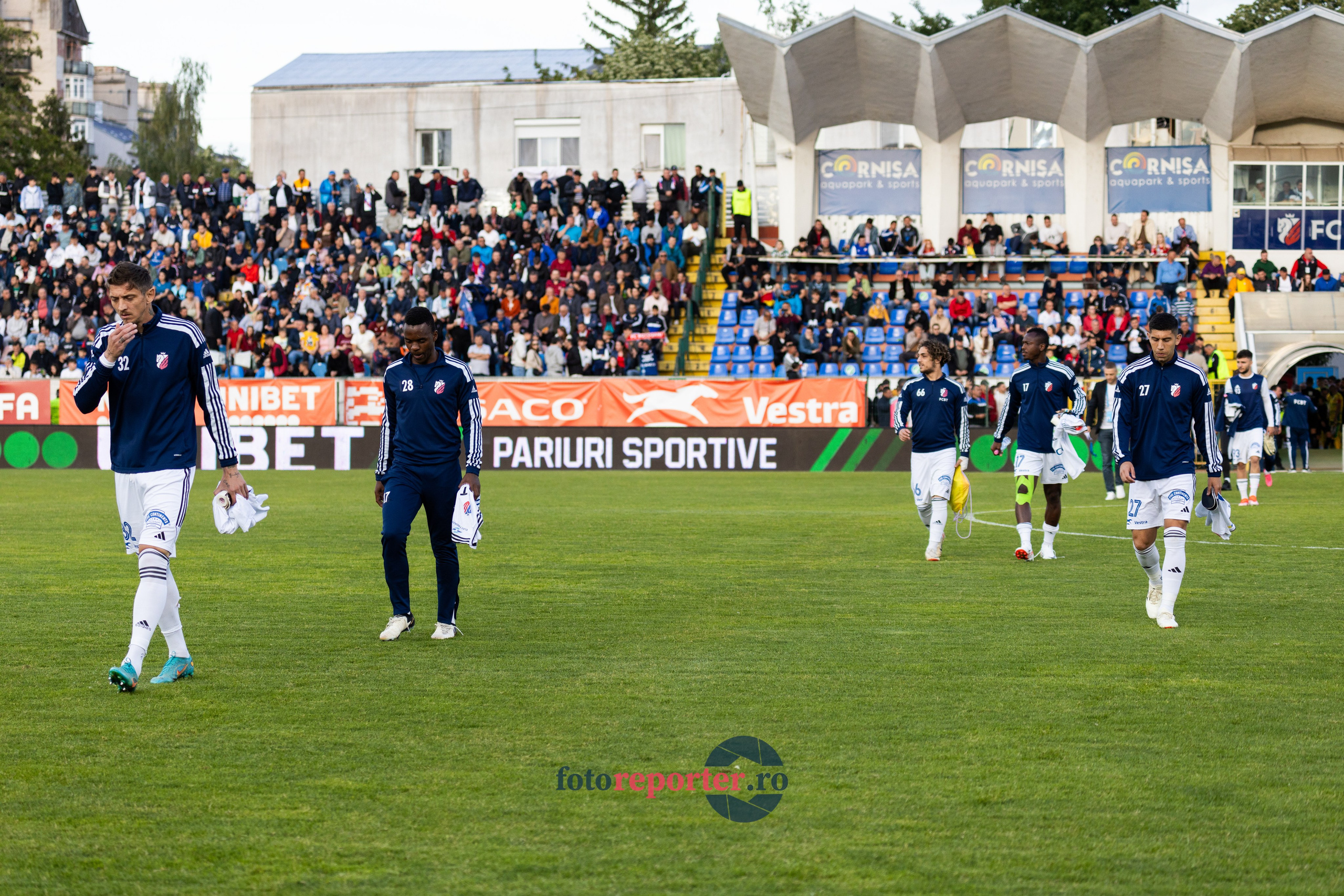 Galerie Foto: FC Botoșani vs. CS Mioveni - Pe 17 mai 2024, am fost martorii unei partide incredibile între FC Botoșani și CS Mioveni, în prima manșă a barajului pentru evitarea retrogradării. În fața unui stadion plin de emoție și speranță, echipa noastră a obținut o victorie importantă, cu un gol marcat de Aldair în minutul 93. 💪 *FC Botoșani 1-0 CS Mioveni*⚽️ Urmăriți momentele cheie ale meciului și bucuria suporterilor în această galerie foto! Pregătiți-vă pentru meciul de retur de pe 24 mai, când vom lupta din nou pentru a rămâne în prima ligă.#FCBotoșani #CSMioveni #BarajRetrogradare #ForzaBotoșani 