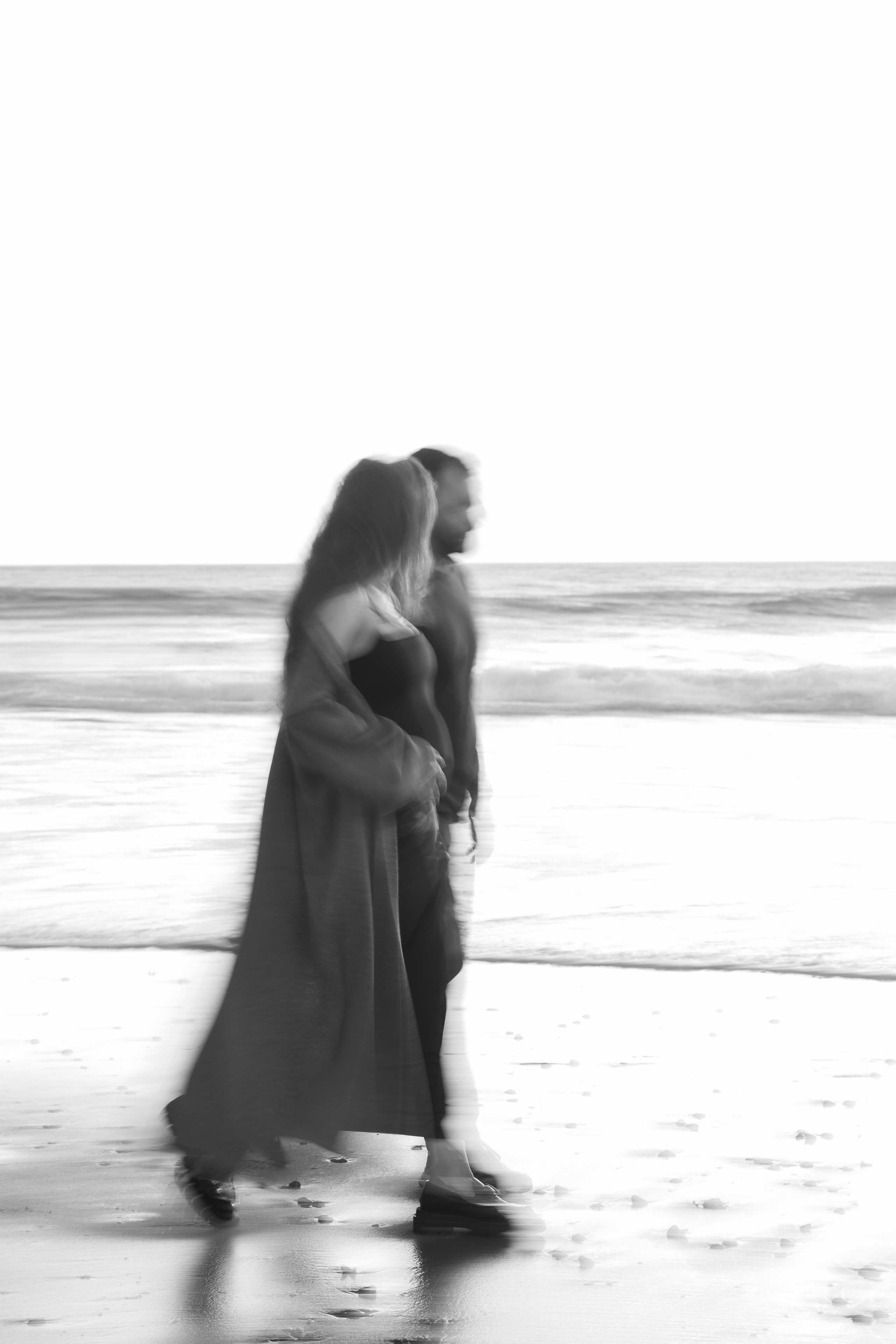 Sunset maternity photoshoot. Annah Louwagie — Lifestyle photographer for couples, families & brands | France & worldwide