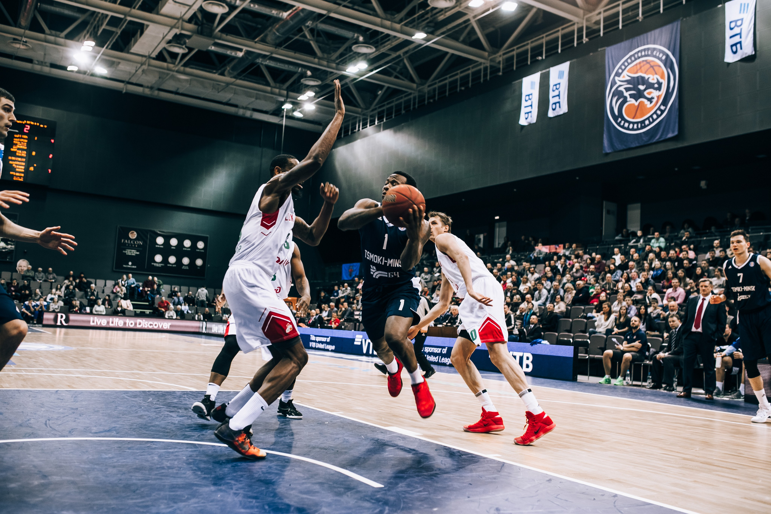 Basketball game Tsmoki-Minsk — Lokomotiv. Destination Wedding photographer Italy, France, Germany, Spain, Poland Oleg Zaicev