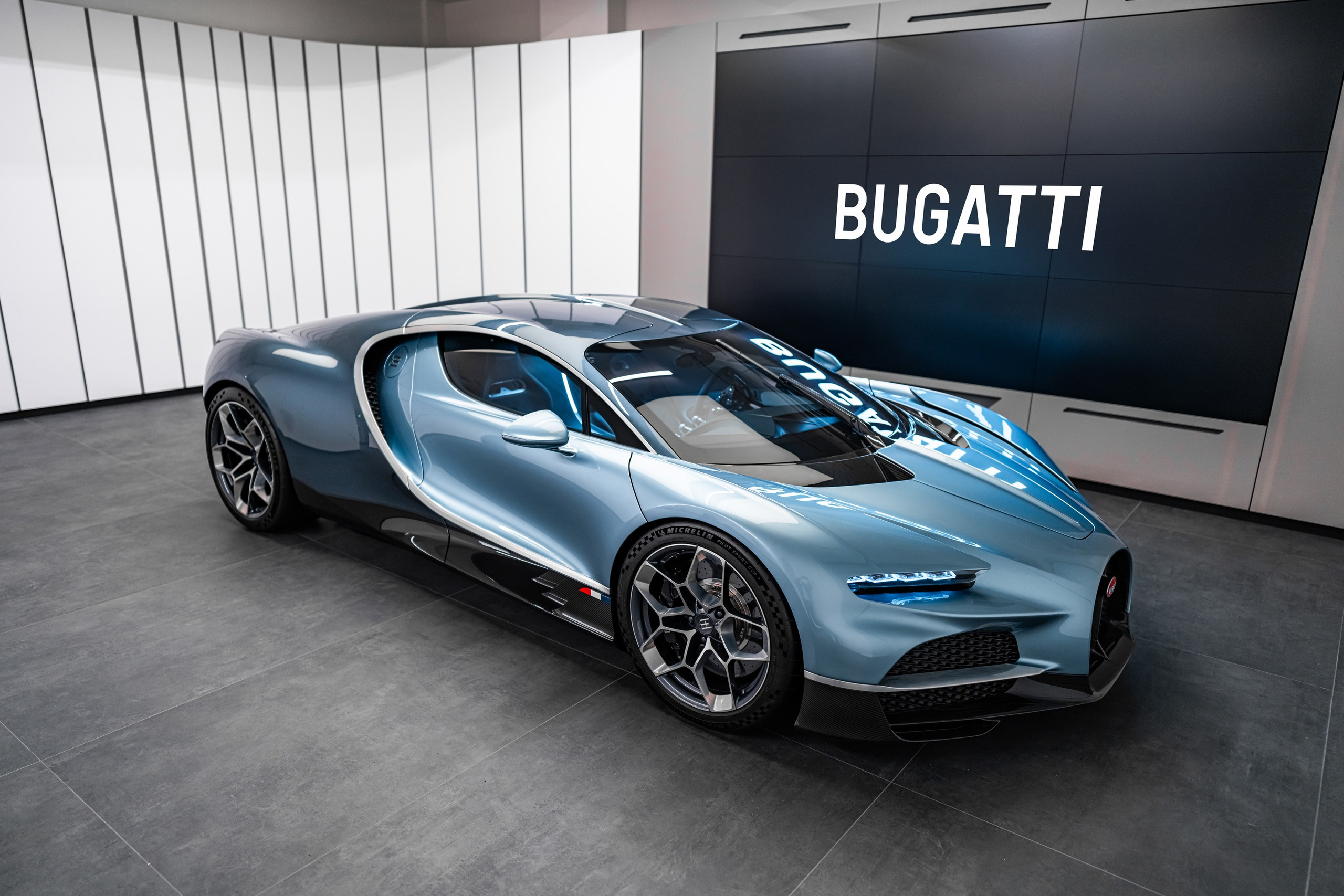 BUGATTI. WORLDWIDE COMMERCIAL AUTOMOTIVE PHOTOGRAPHER