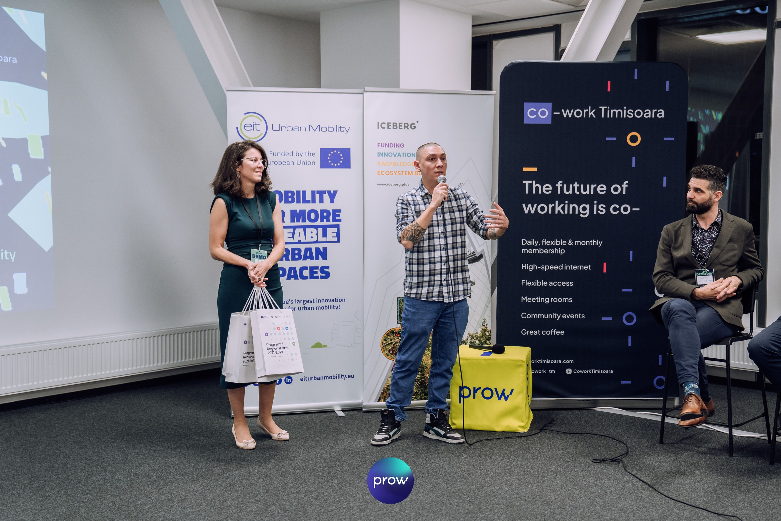 InVest DemoDay @ Cowork. Cozac Cristian Photographer
