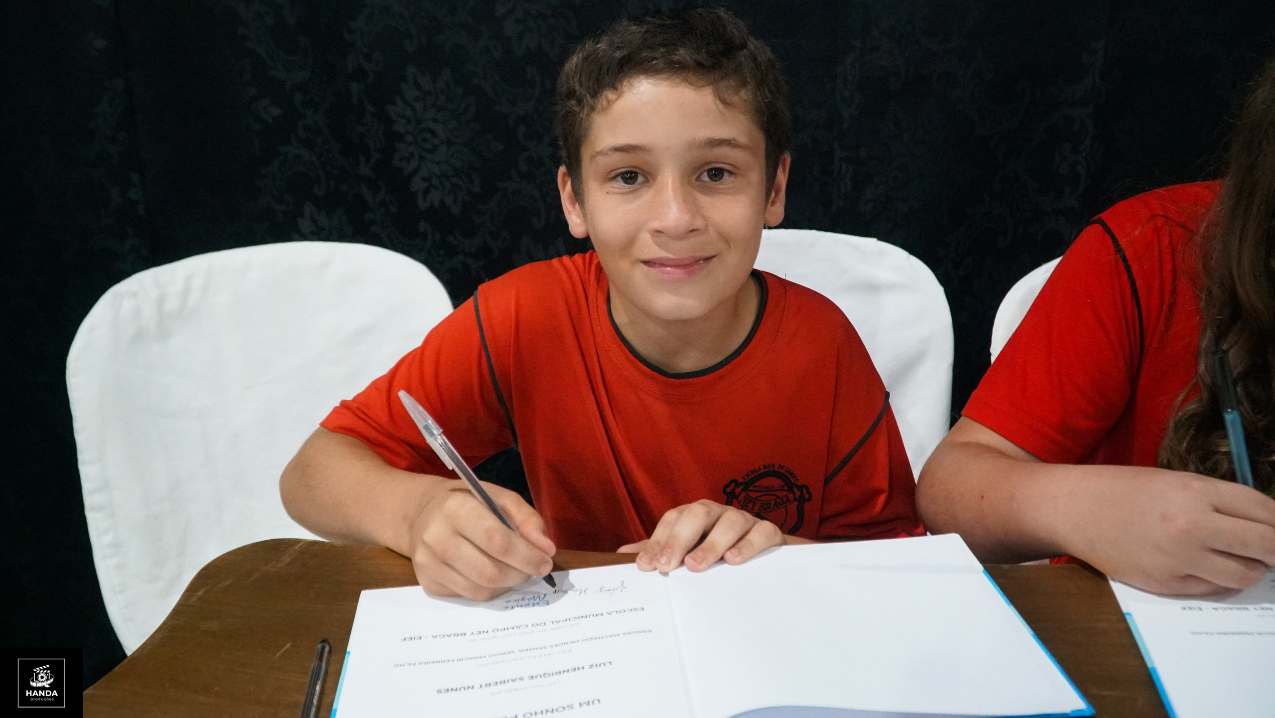 Noite autógrafos colégio Aurélio Buarque de Holanda. Handa Produções