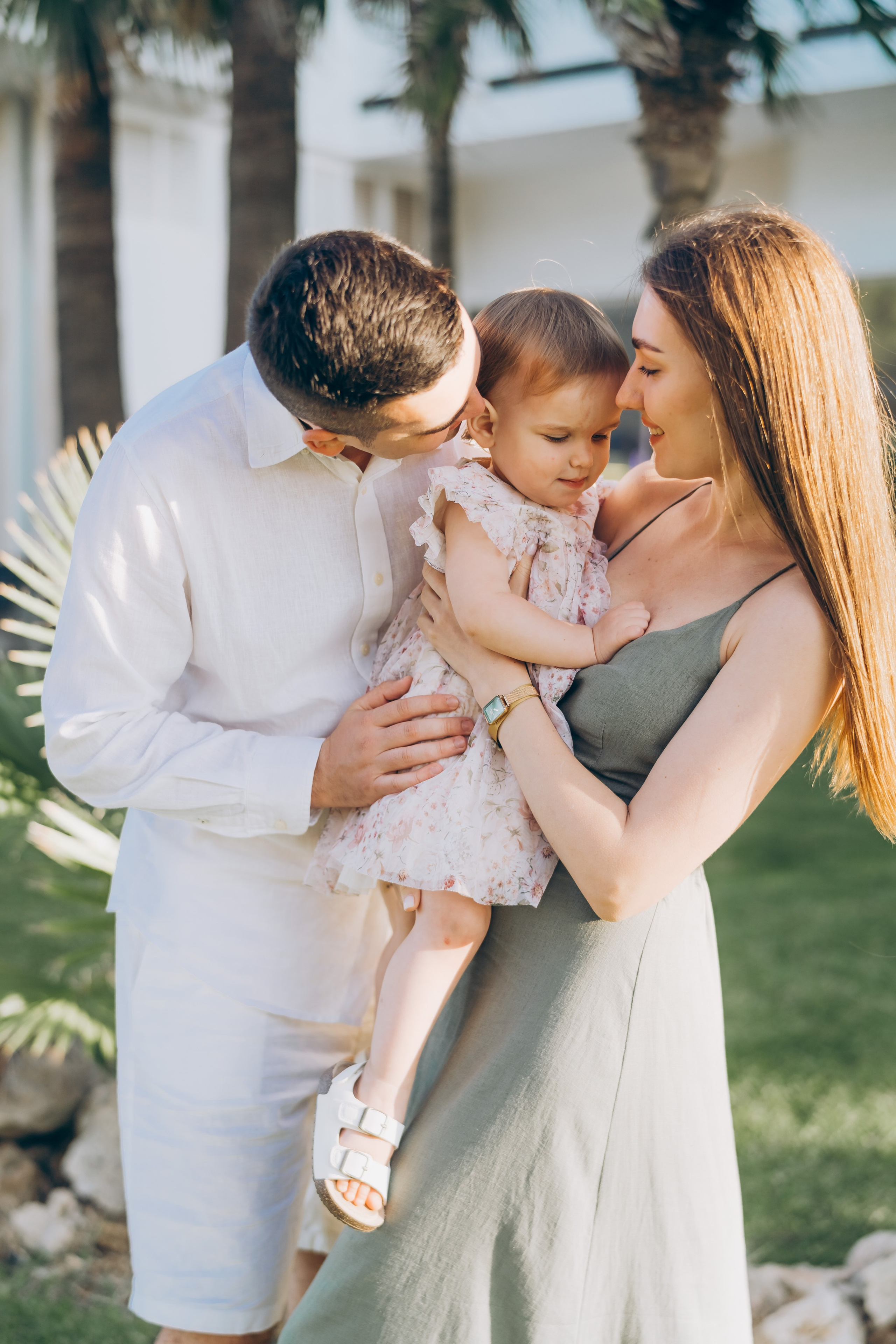Sophisticated Tanya with her daughter and husband. Фотограф у Пальма де Майорка