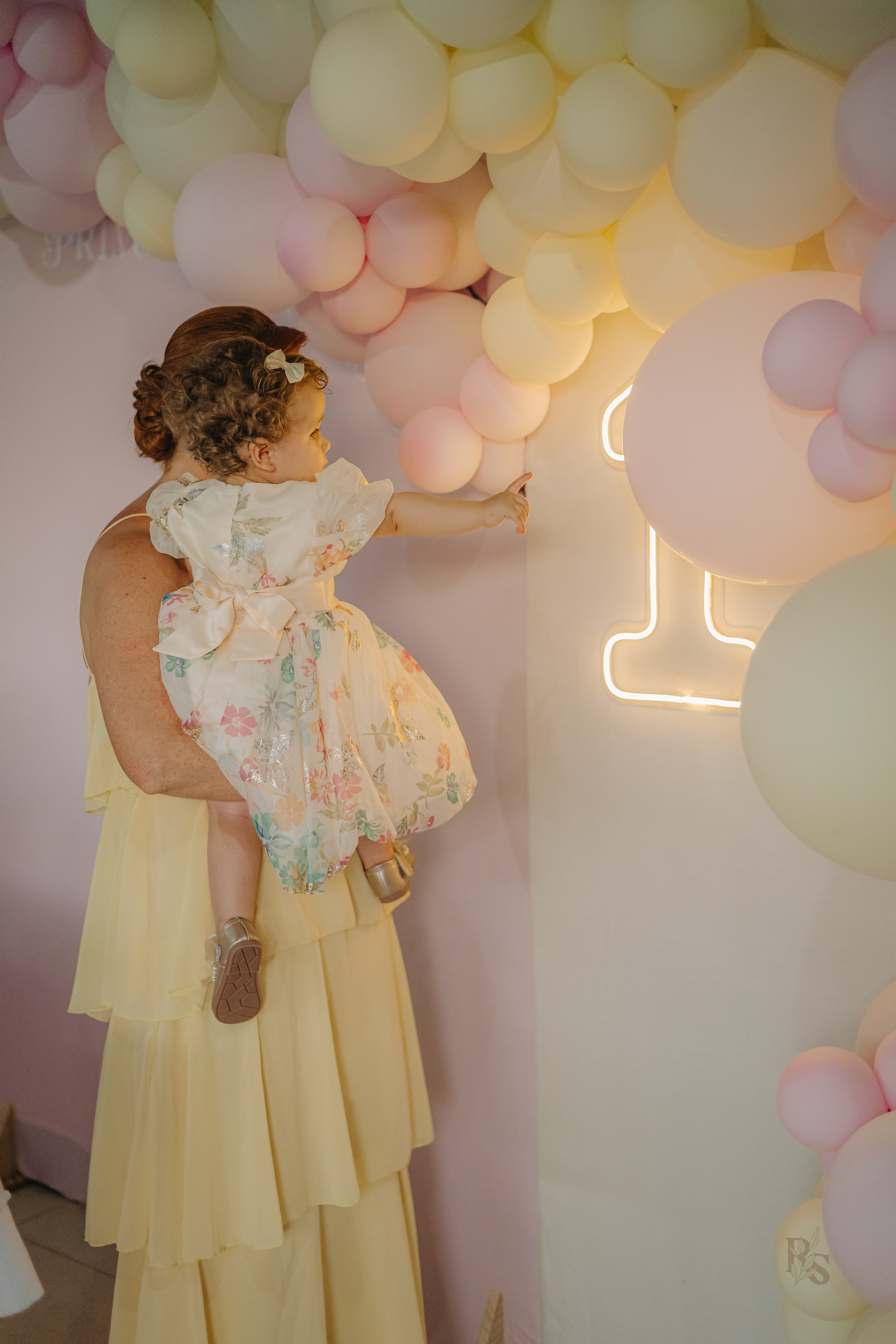 Aurora — 1 ano. Fotógrafo Richard Silvestre — Casamentos na Bahia