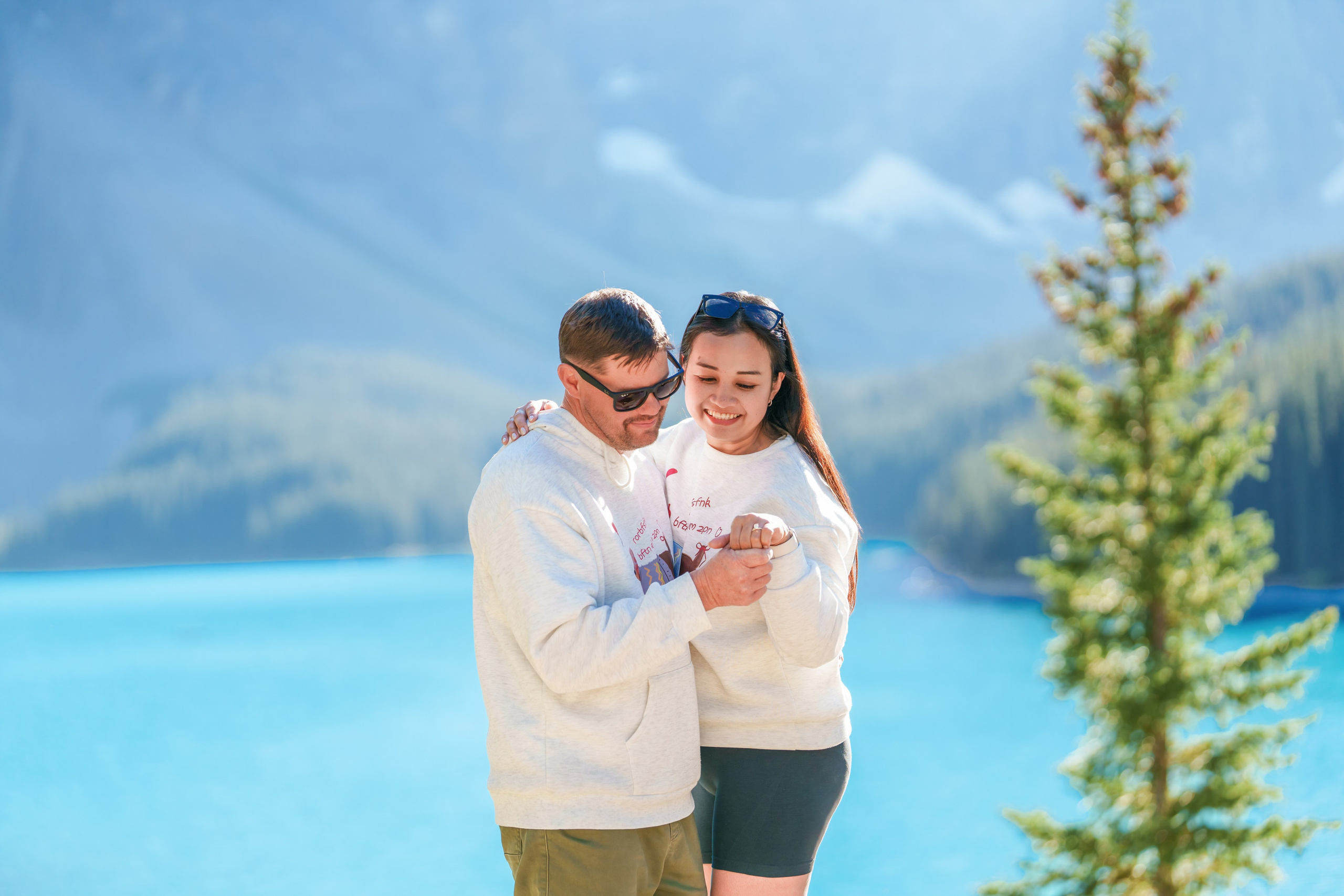 Justin & Kat — Surprise Proposal / Moraine Lake, Banff