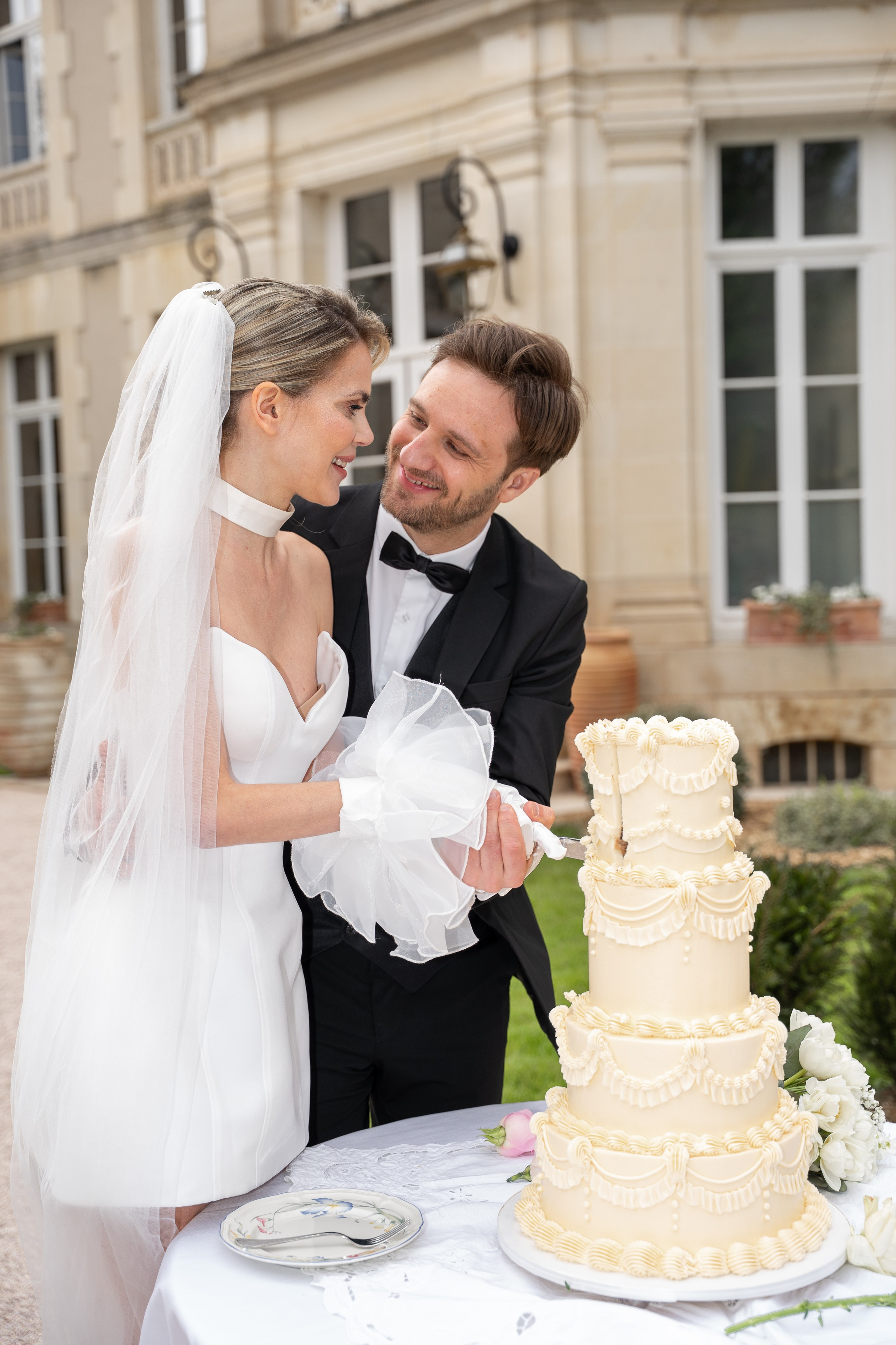 Chateau elopement inspiration. Wedding photographer in Paris Oksana Shum