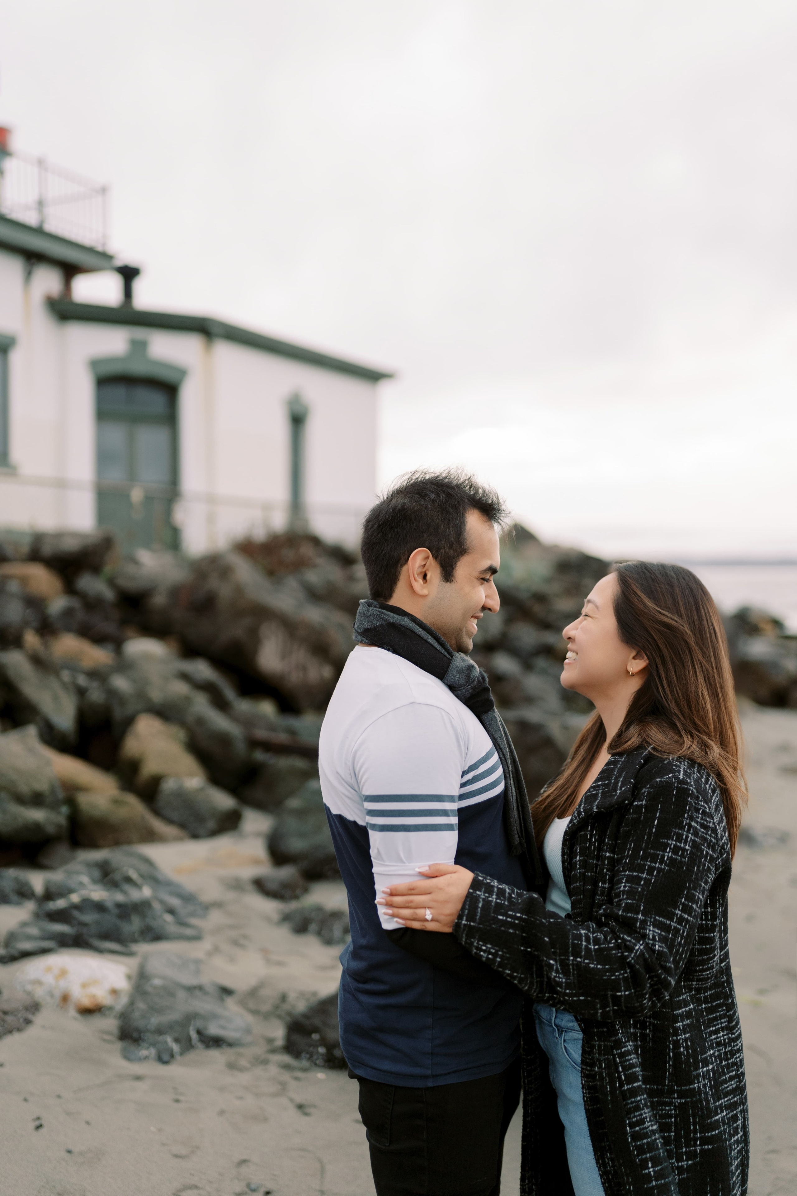 Proposal. December 2024. Alki Point Lighthouse, Washington state. EVAN ARISTOV WEDDING PHOTOGRAPHY — Seattle Wedding Photographer