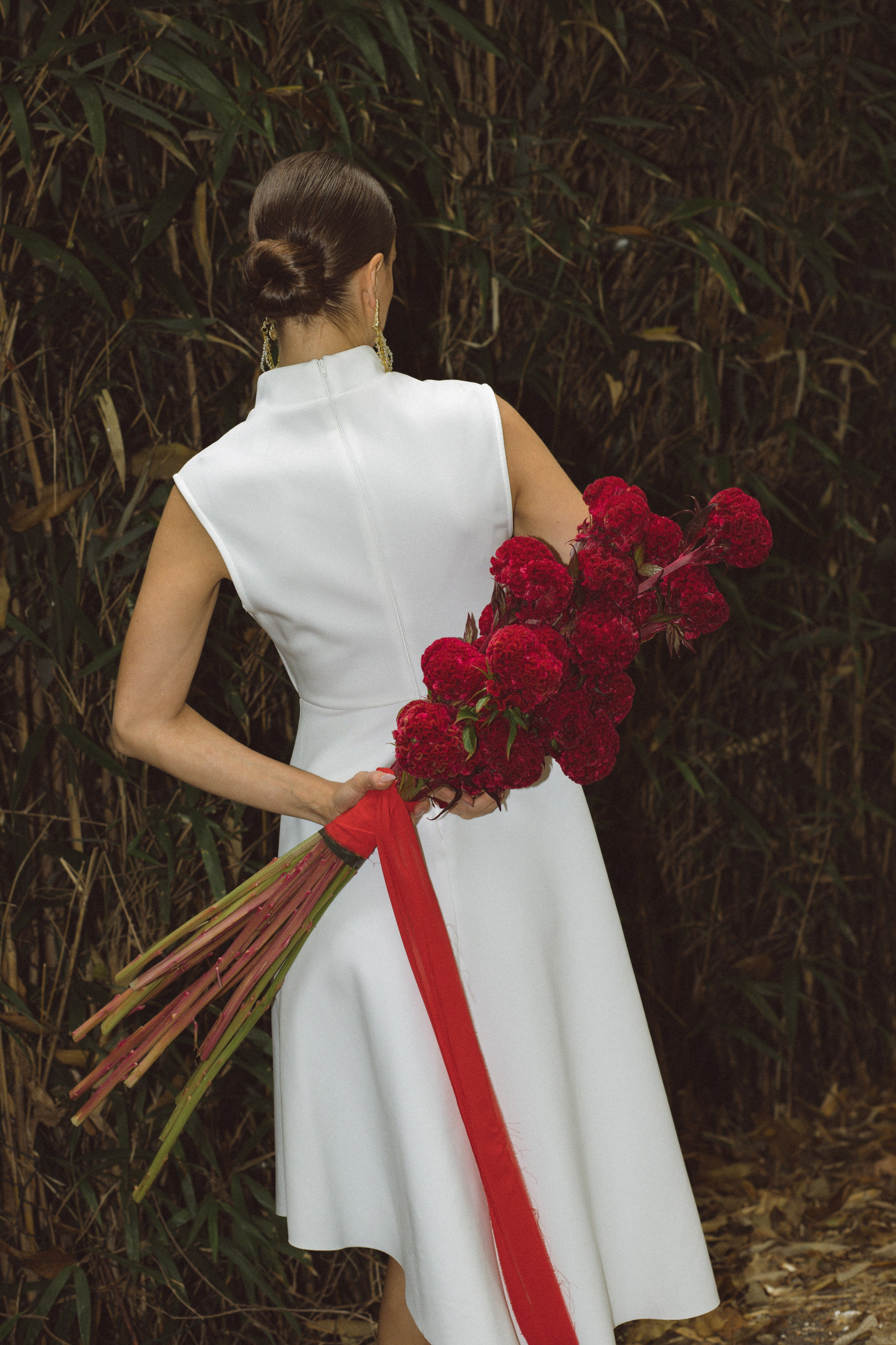 Julia — Red Wedding Editorial on Lake Como. Liza Bizzaro — Italy Wedding, Love Story & Portrait Photographer in Milan, Turin, Piedmont and Across Italy